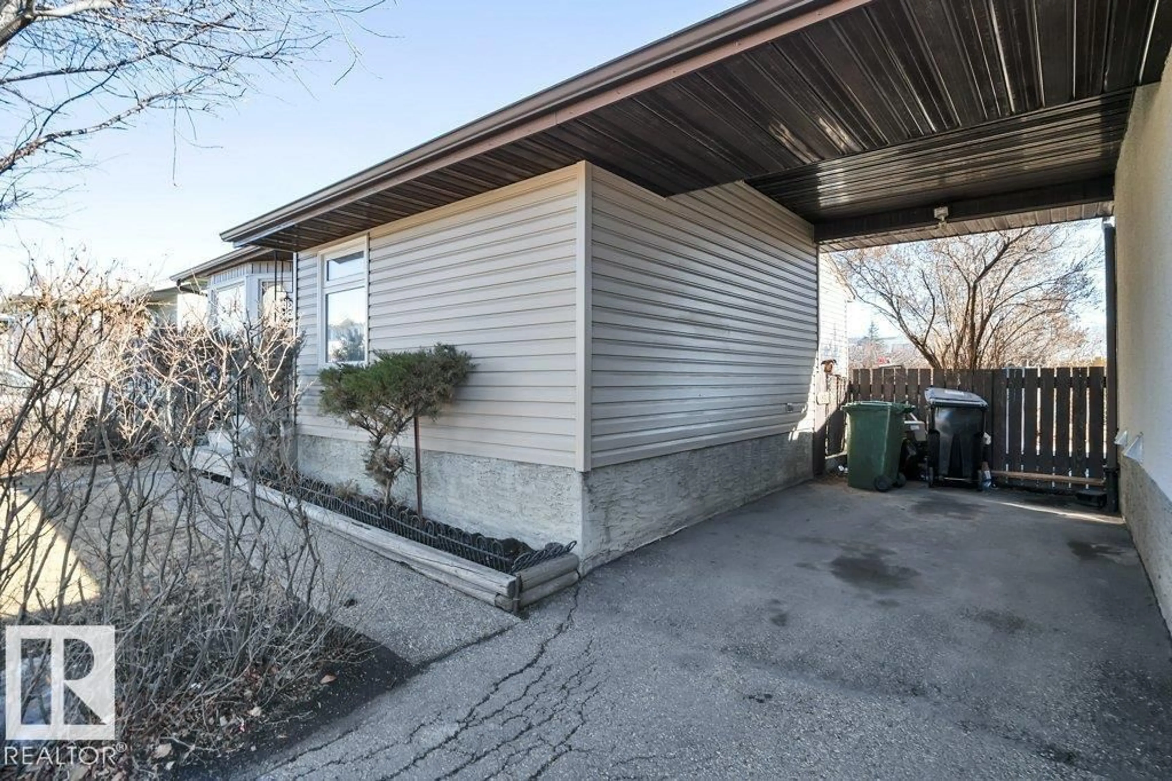 Unknown for 13835 114 ST NW, Edmonton Alberta T5X4A1
