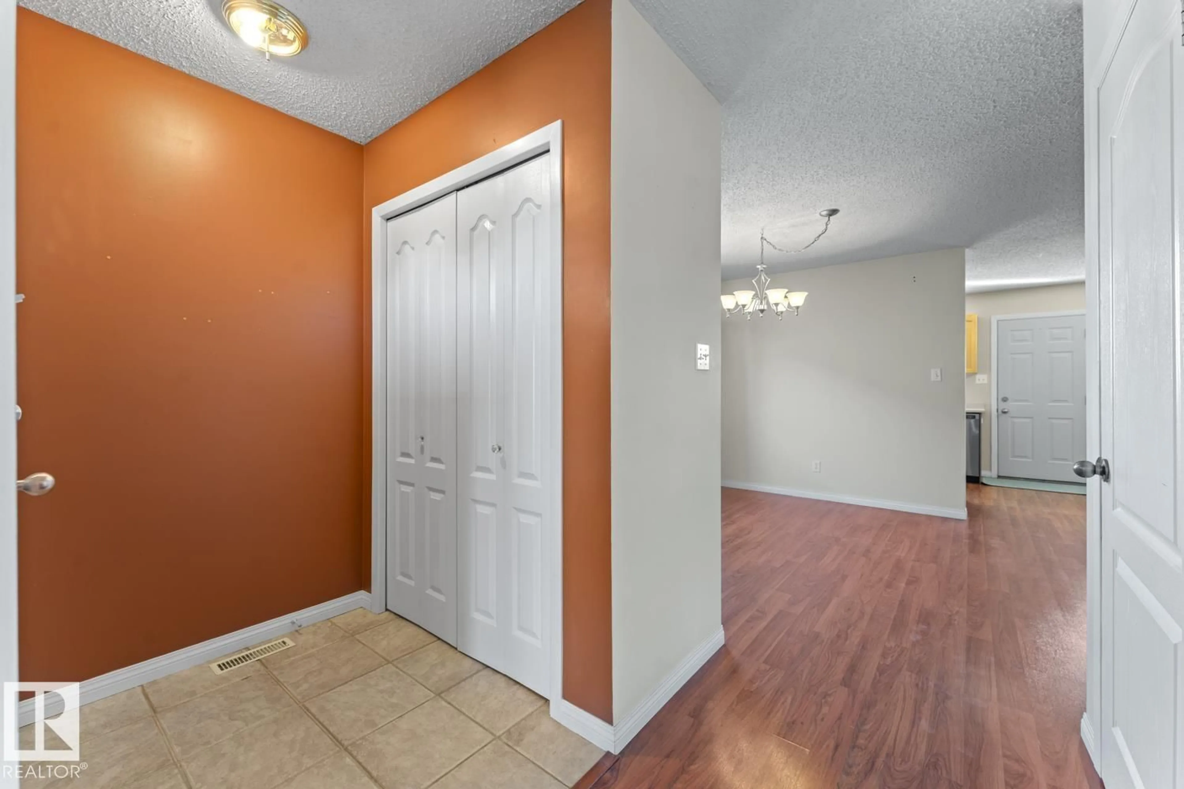 Indoor entryway for 5415 56 ST, Cold Lake Alberta T9M1R4
