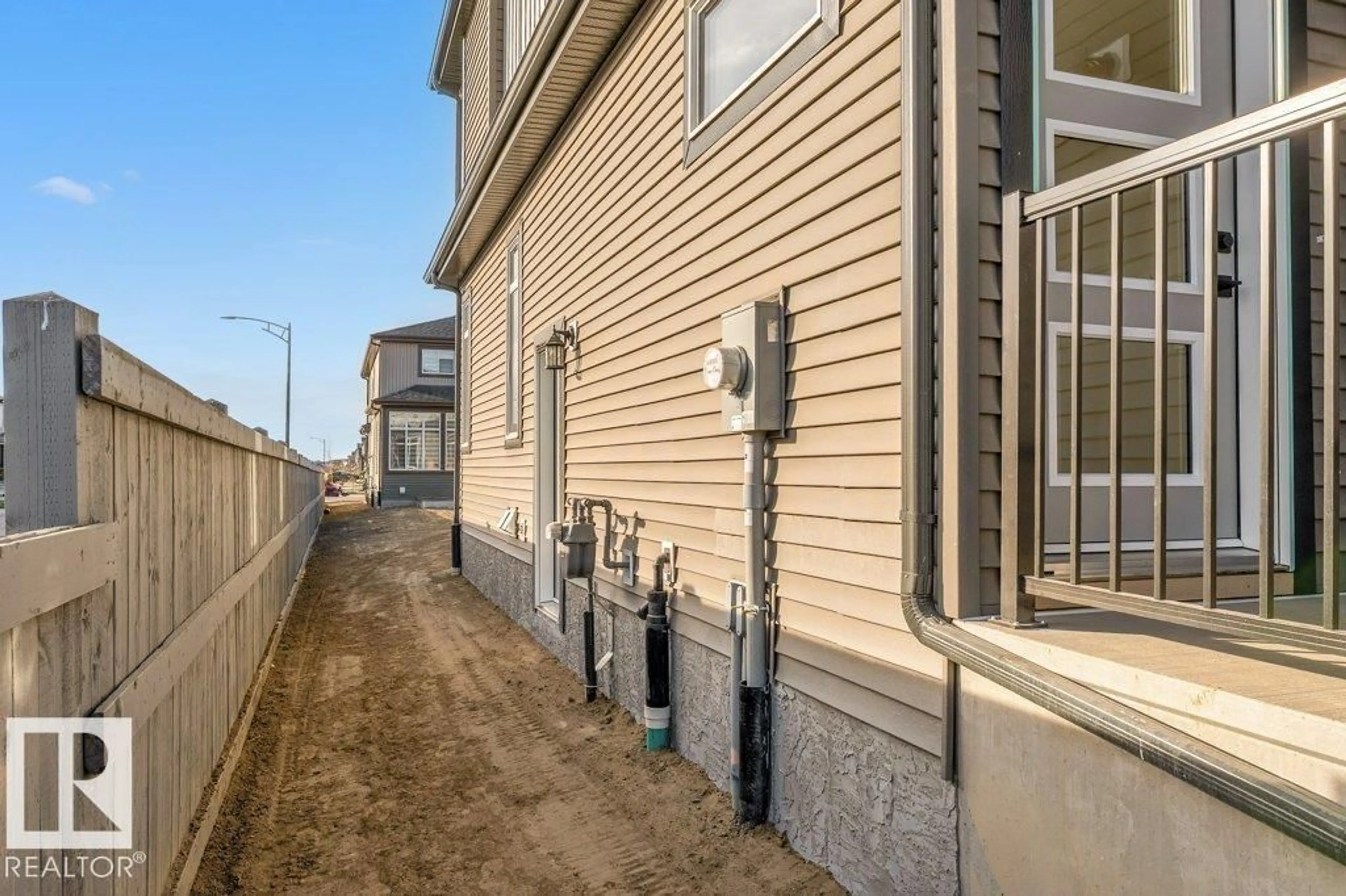 Patio, street for 5442 KOOTOOK RD, Edmonton Alberta T6W4Z7