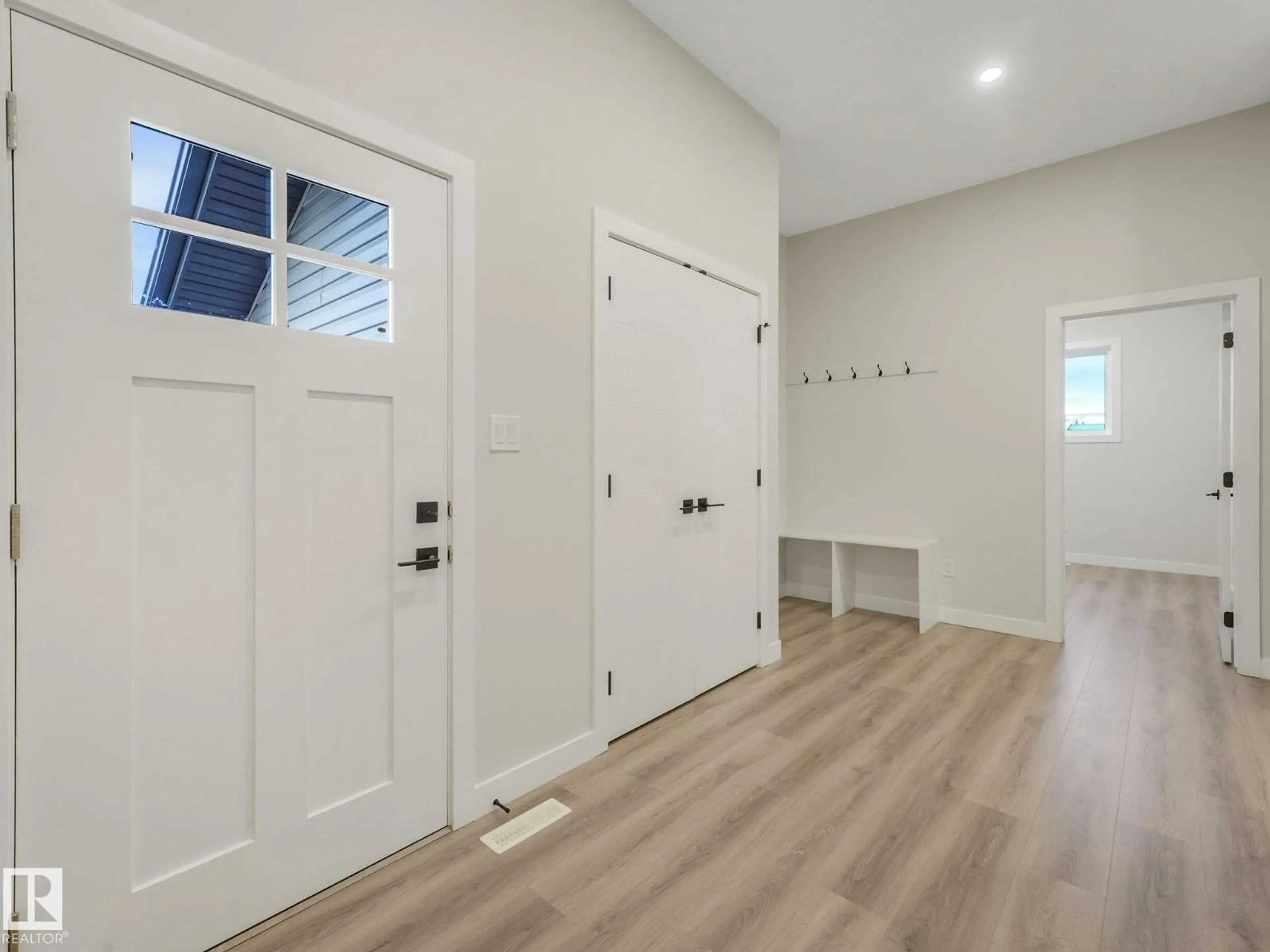 Indoor entryway for 36 DALQUIST BAY, Leduc Alberta T9E1N7