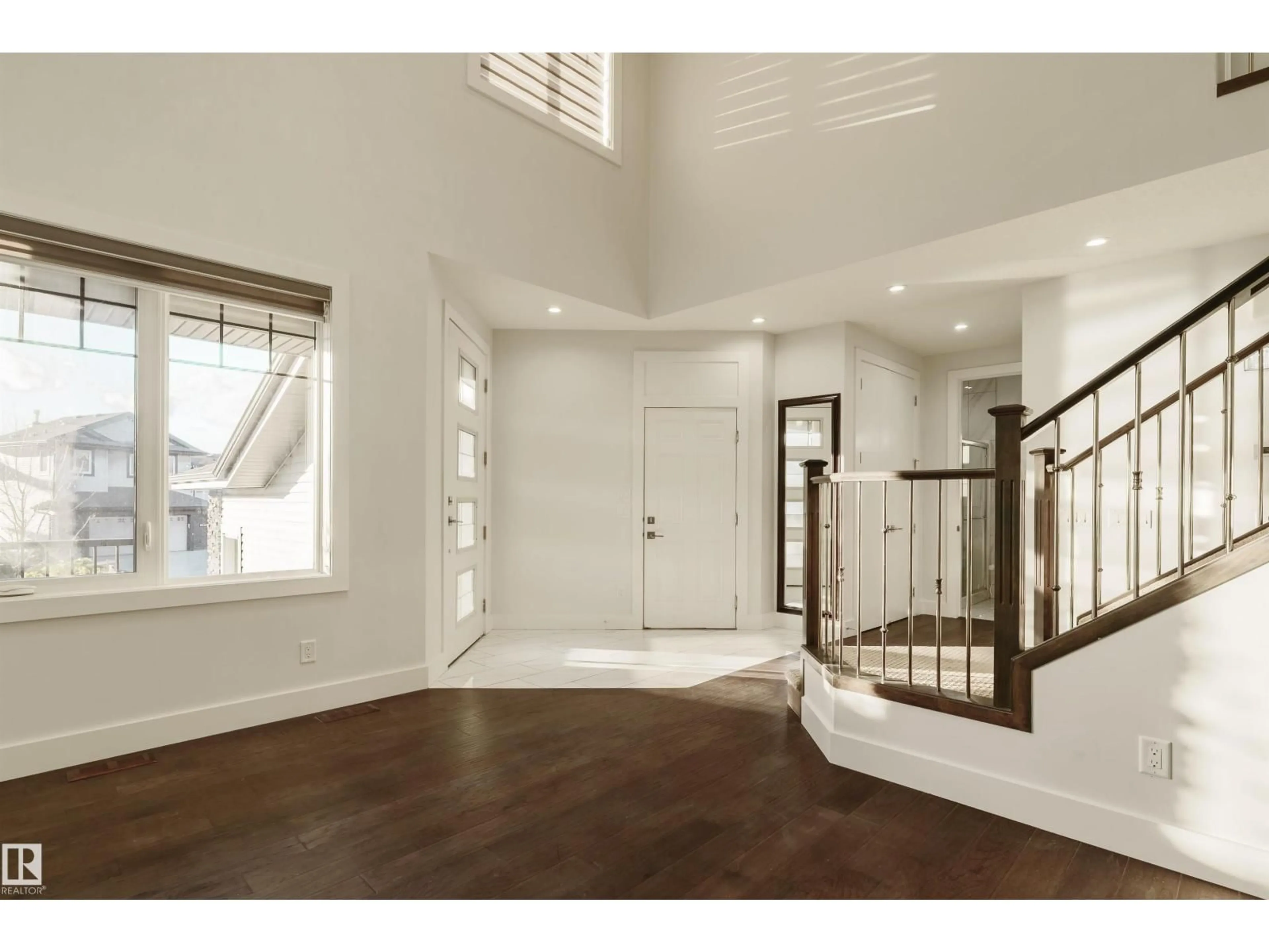 Indoor entryway for 2109 53 ST, Edmonton Alberta T6X1X3