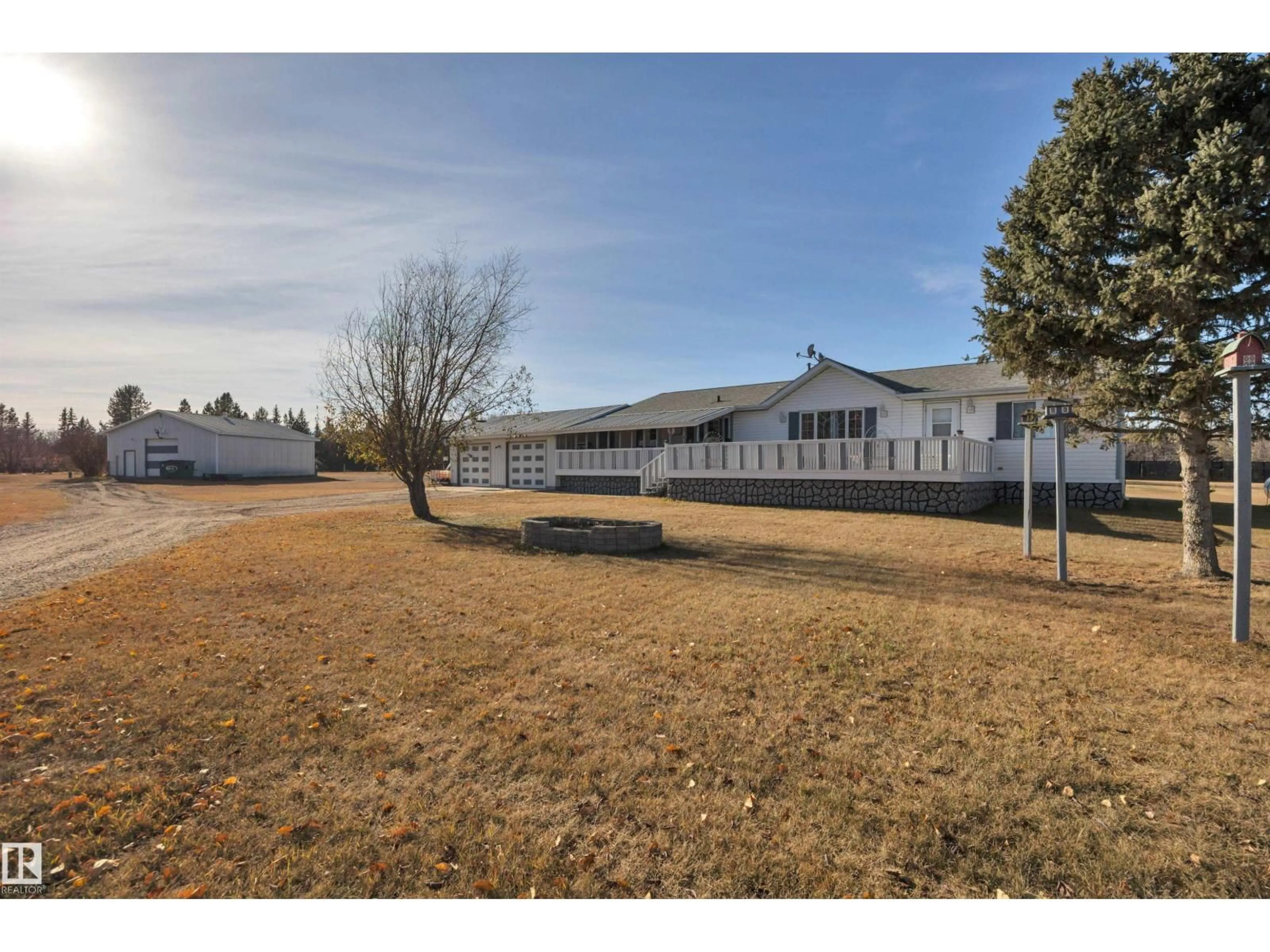A pic from outside/outdoor area/front of a property/back of a property/a pic from drone, building for 471020 RGE ROAD 242, Rural Wetaskiwin County Alberta T9A1X1