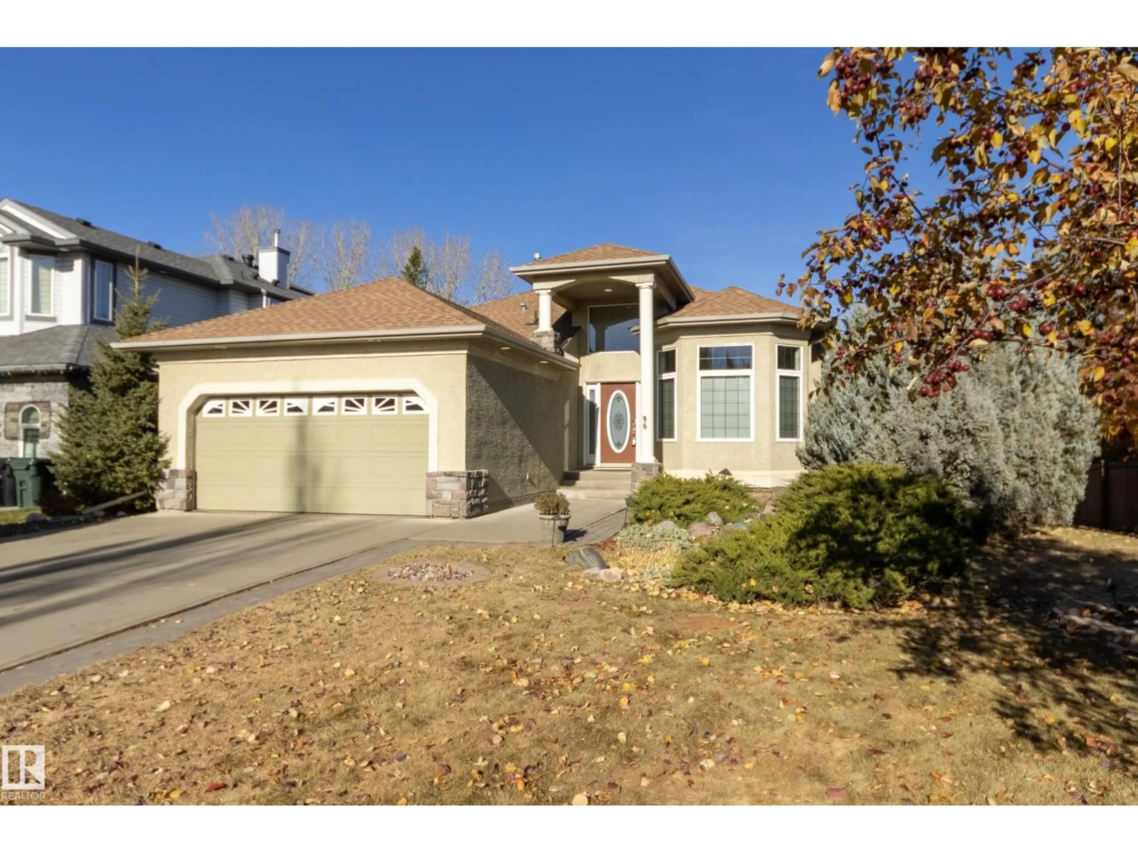 Home with vinyl exterior material, street for 96 LINKSVIEW, Spruce Grove Alberta T7X4L6