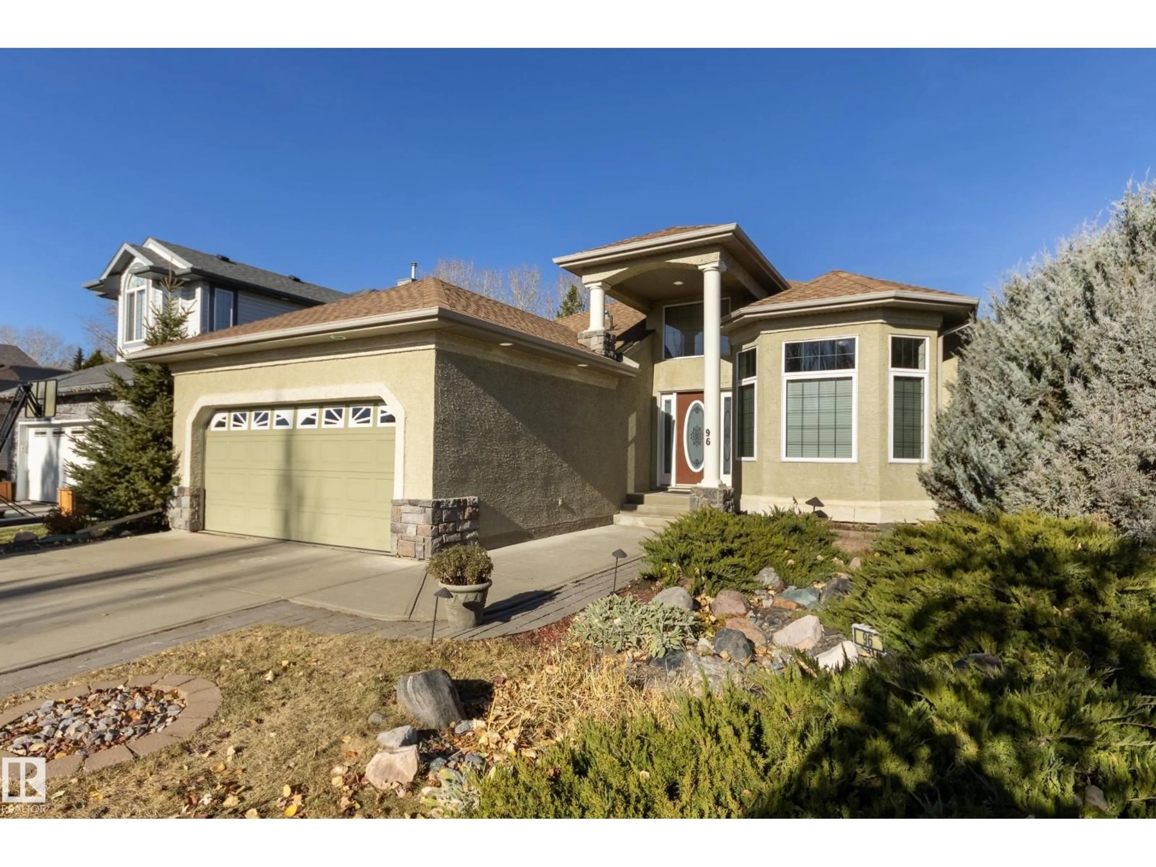 Home with vinyl exterior material, street for 96 LINKSVIEW, Spruce Grove Alberta T7X4L6
