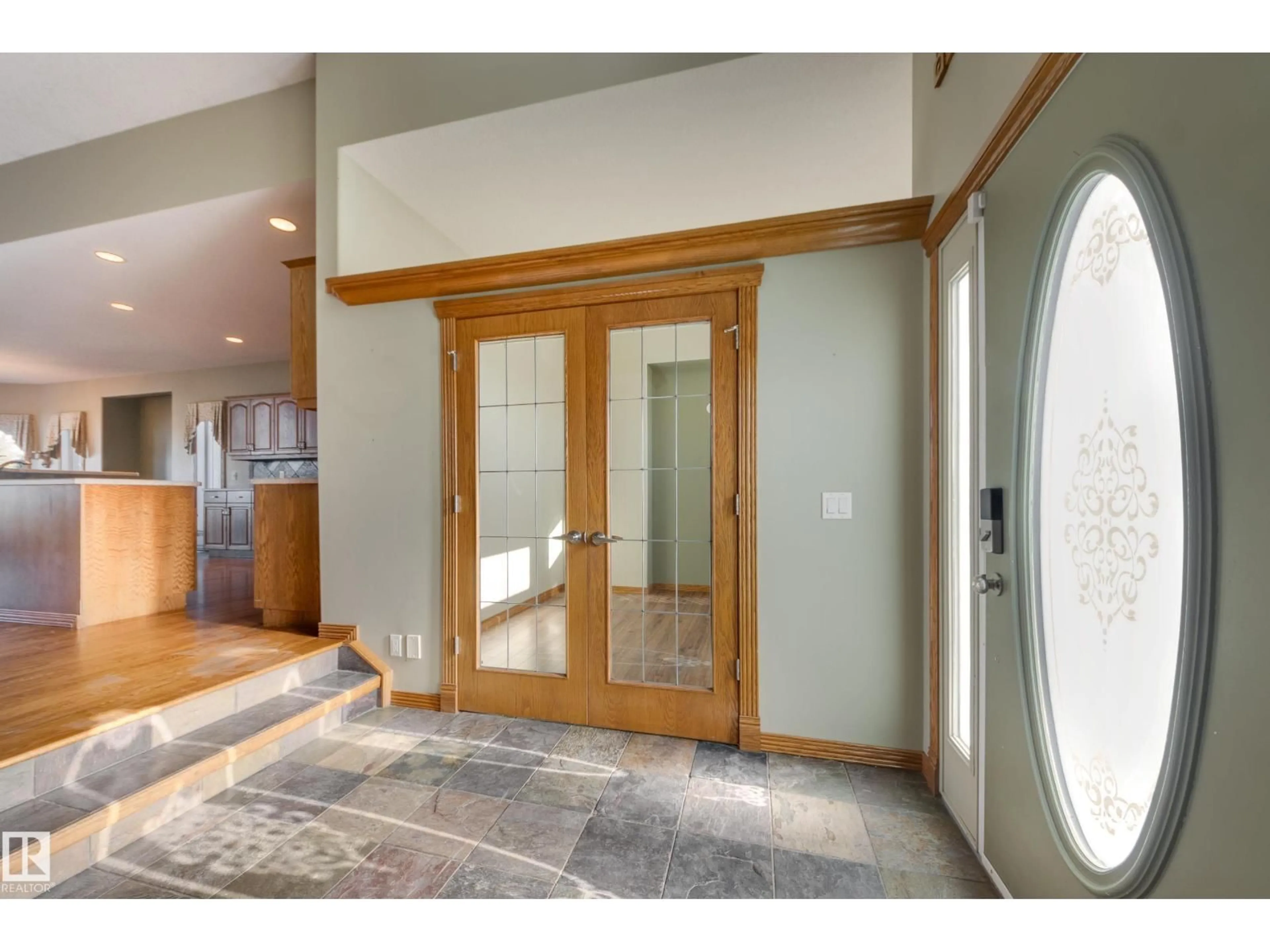 Indoor entryway for 96 LINKSVIEW, Spruce Grove Alberta T7X4L6