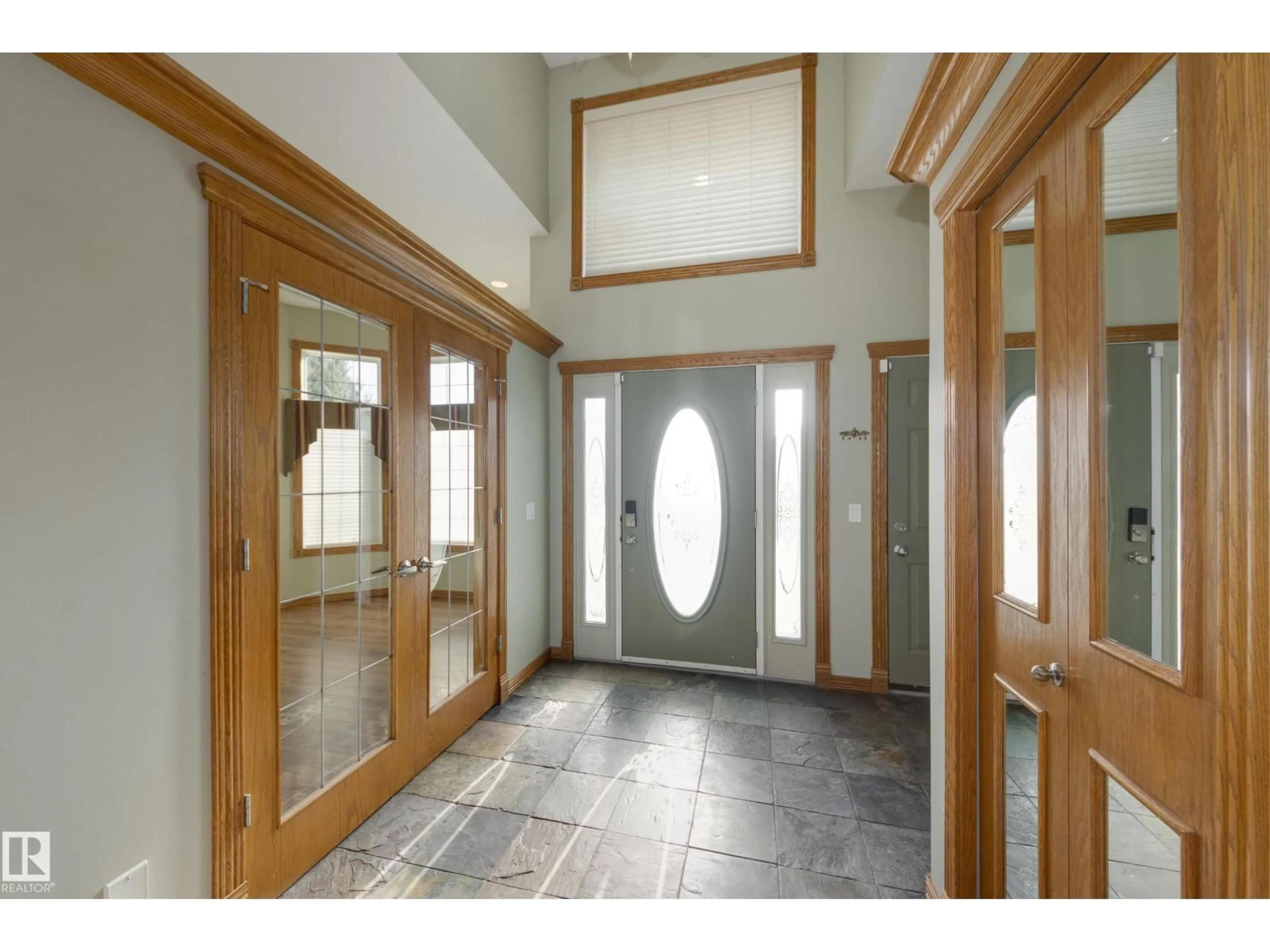 Indoor entryway for 96 LINKSVIEW, Spruce Grove Alberta T7X4L6