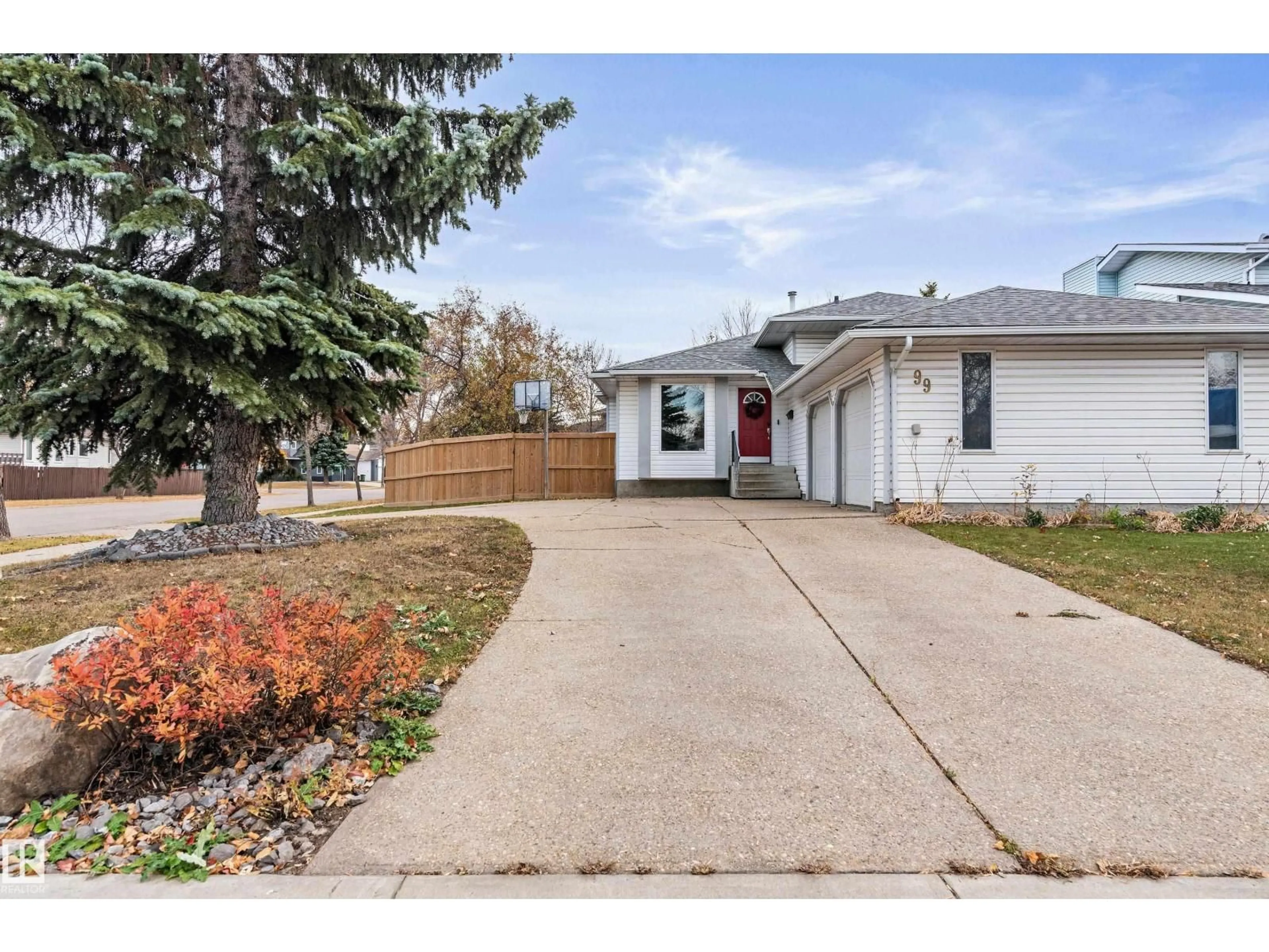 Home with vinyl exterior material, street for 99 ARLINGTON DR, St. Albert Alberta T8N5P4