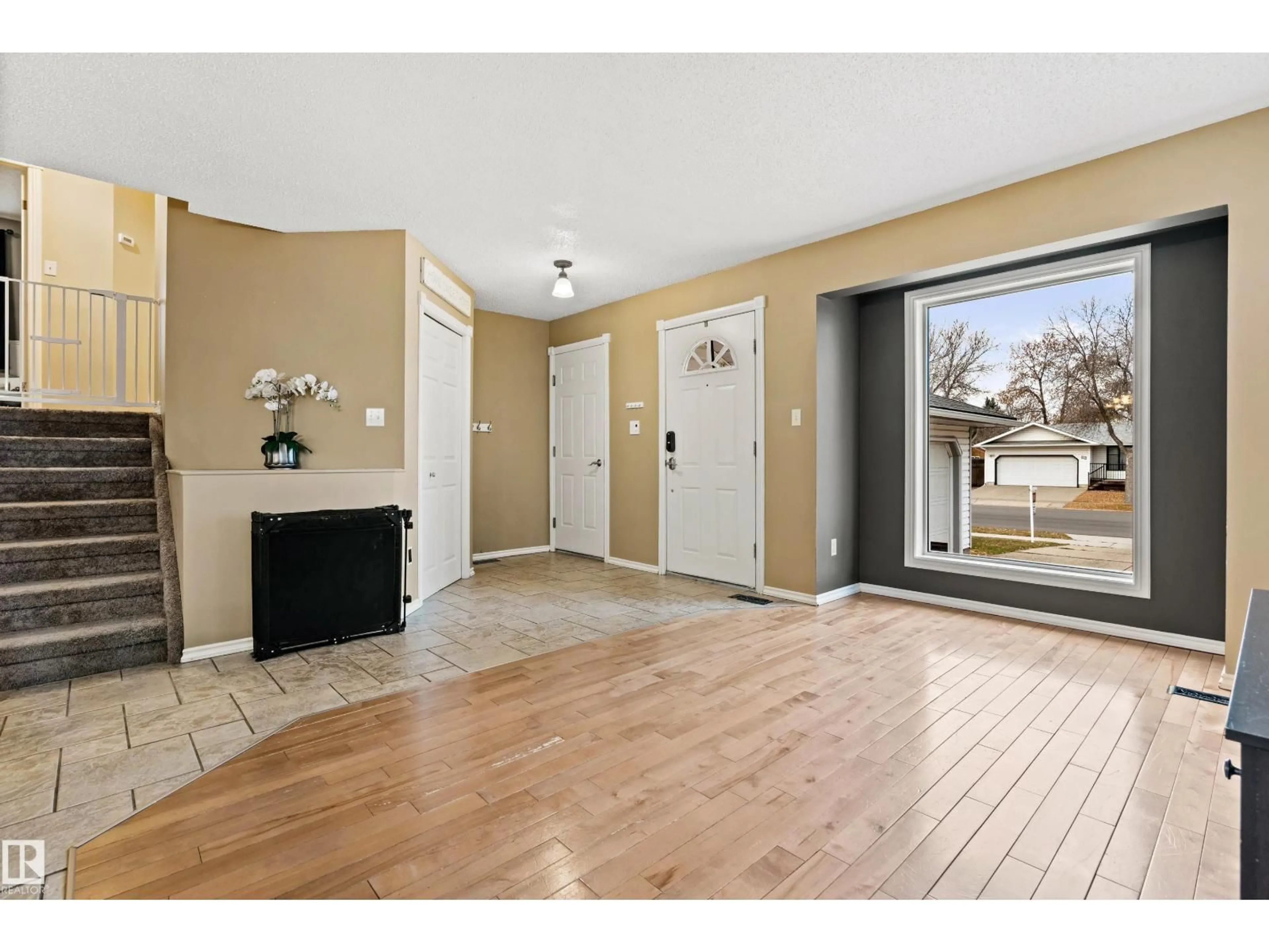 Indoor entryway for 99 ARLINGTON DR, St. Albert Alberta T8N5P4