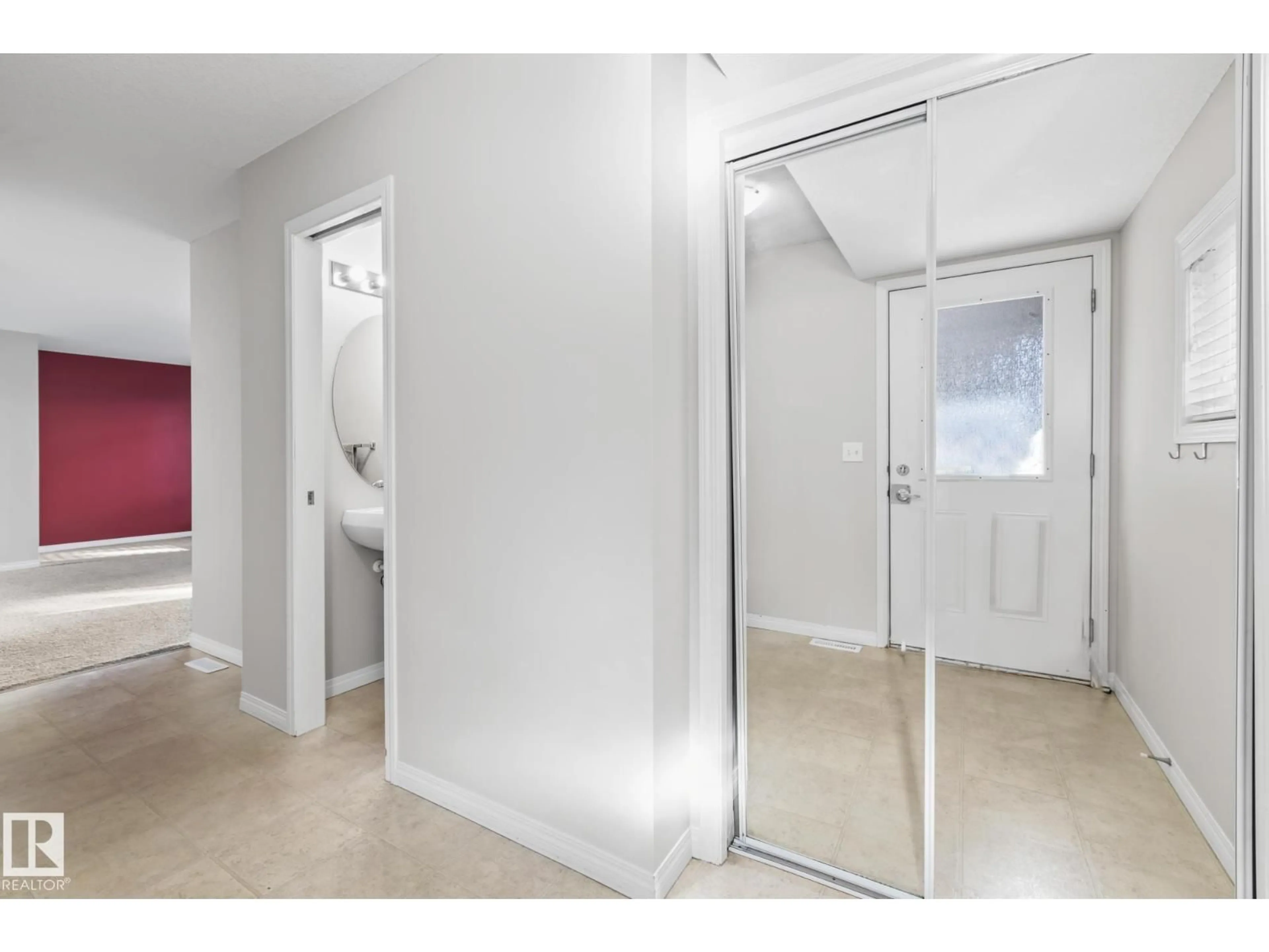 Indoor foyer for 11 - 41 CLOVER BAR LN, Sherwood Park Alberta T8H0C4