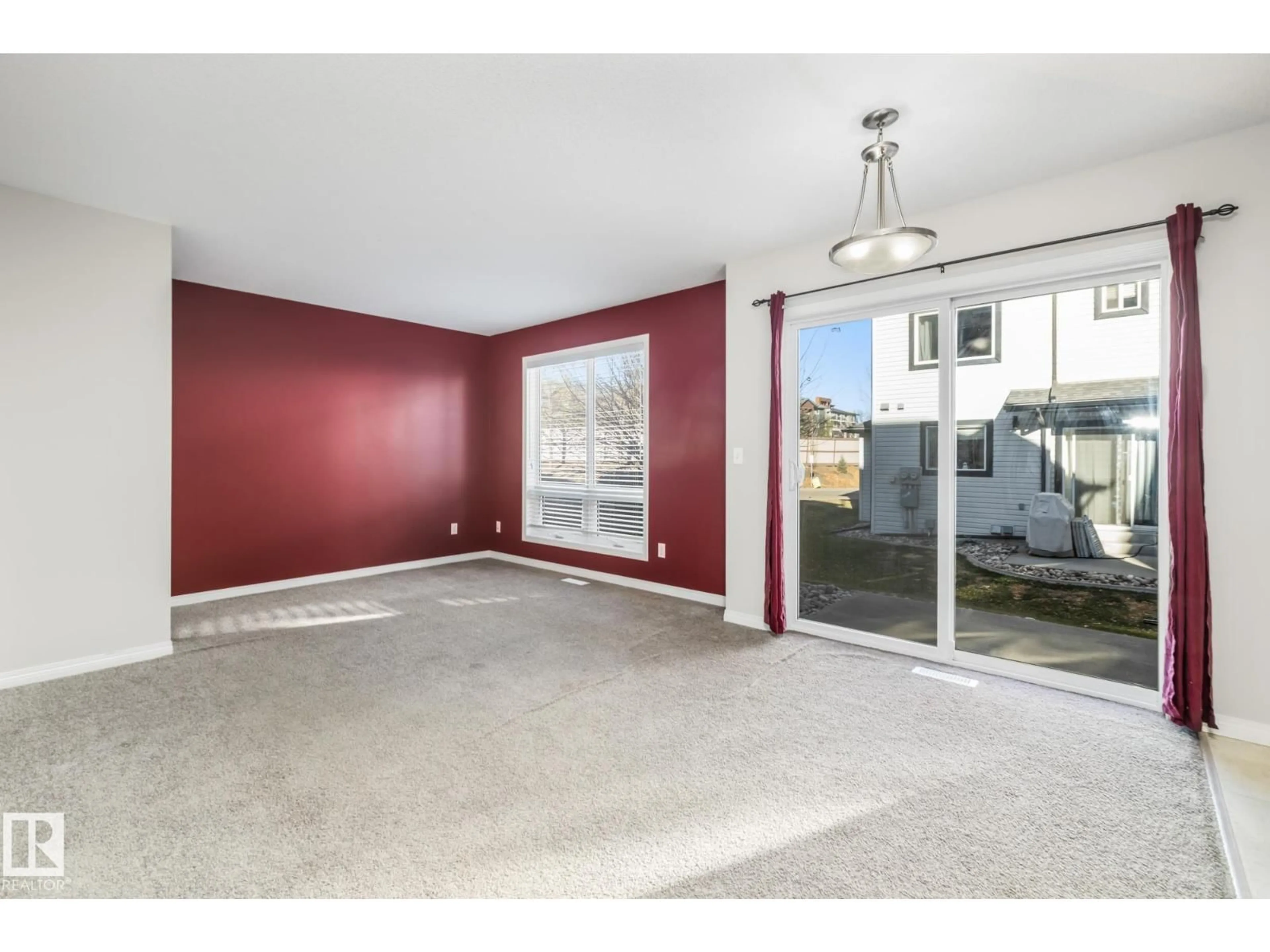 Indoor garage for 11 - 41 CLOVER BAR LN, Sherwood Park Alberta T8H0C4