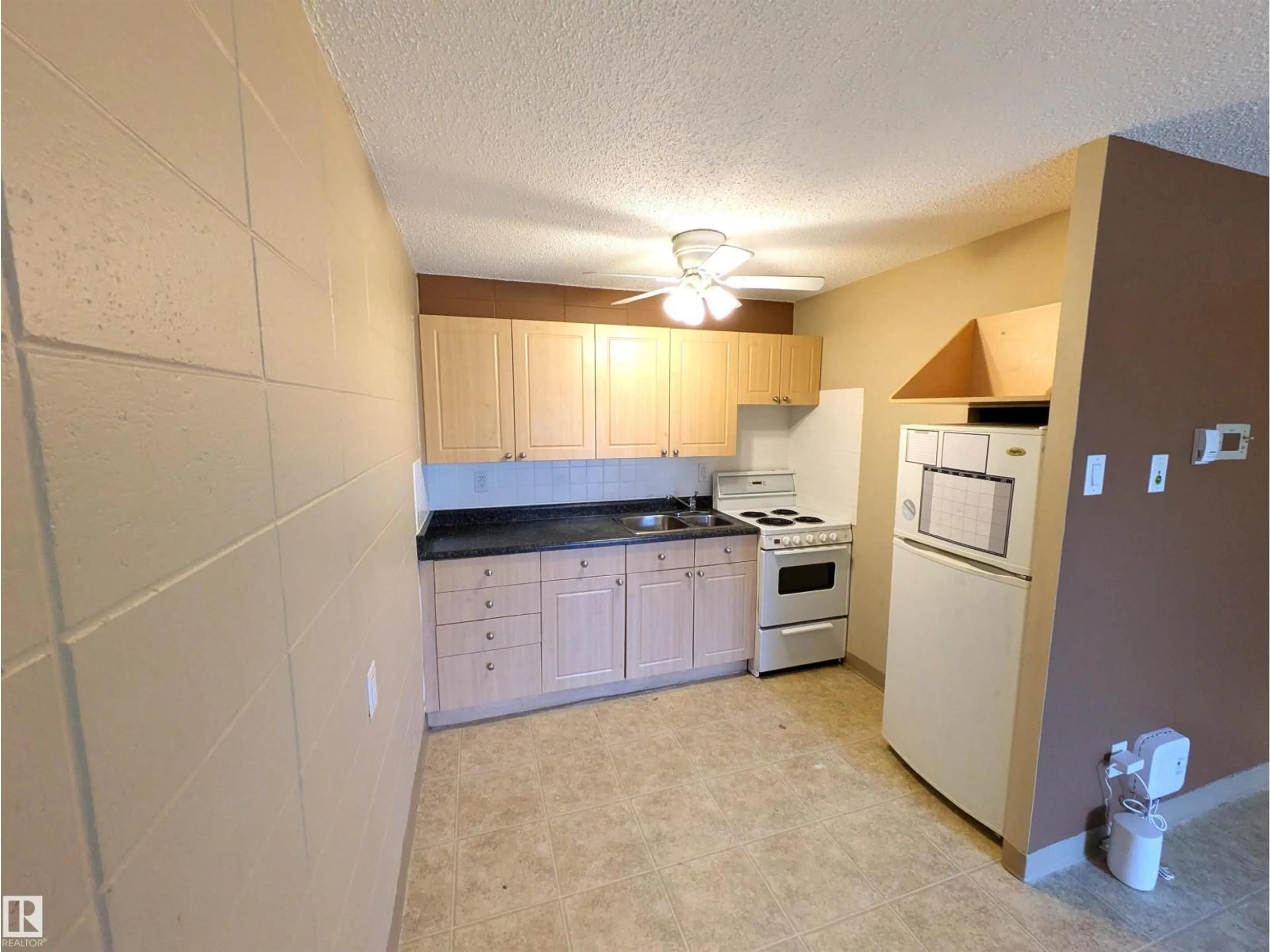 Standard kitchen, unknown for 105 - 10616 156 ST, Edmonton Alberta T5P2S1
