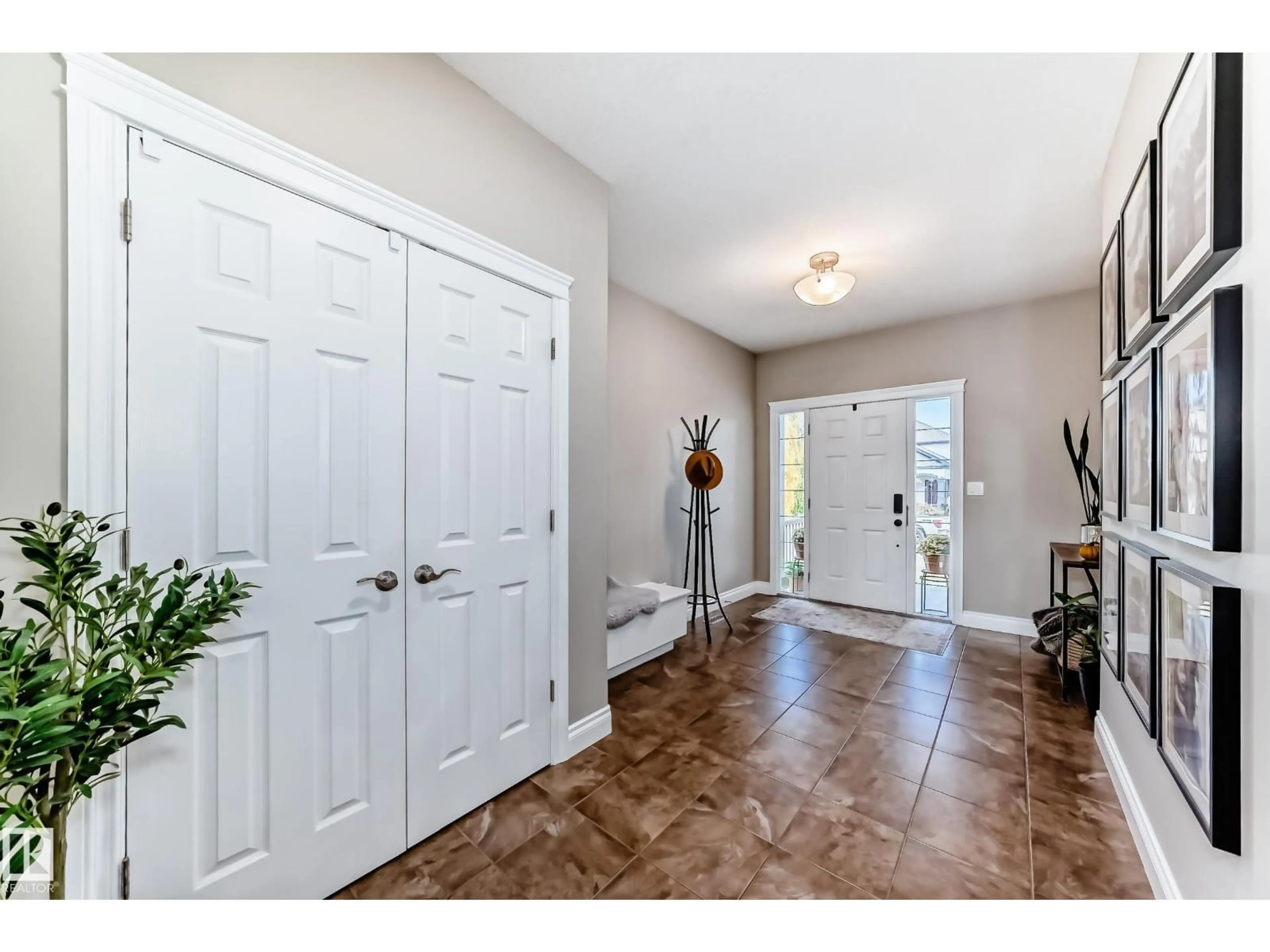 Indoor entryway for 53 VOLETA CO, Spruce Grove Alberta T7X0J8