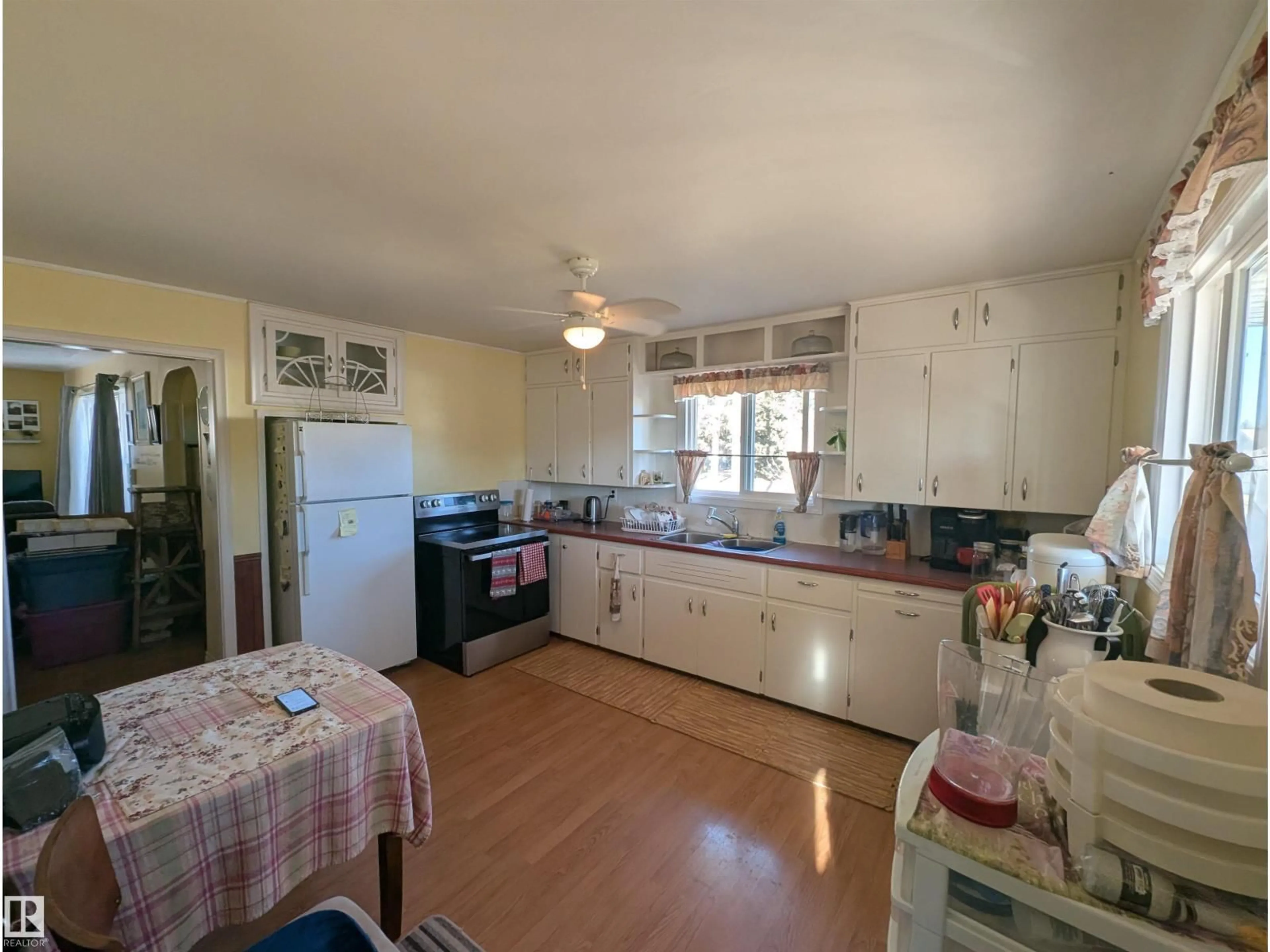 Standard kitchen, unknown for 5035 49 AV, Vilna Alberta T0A3L0