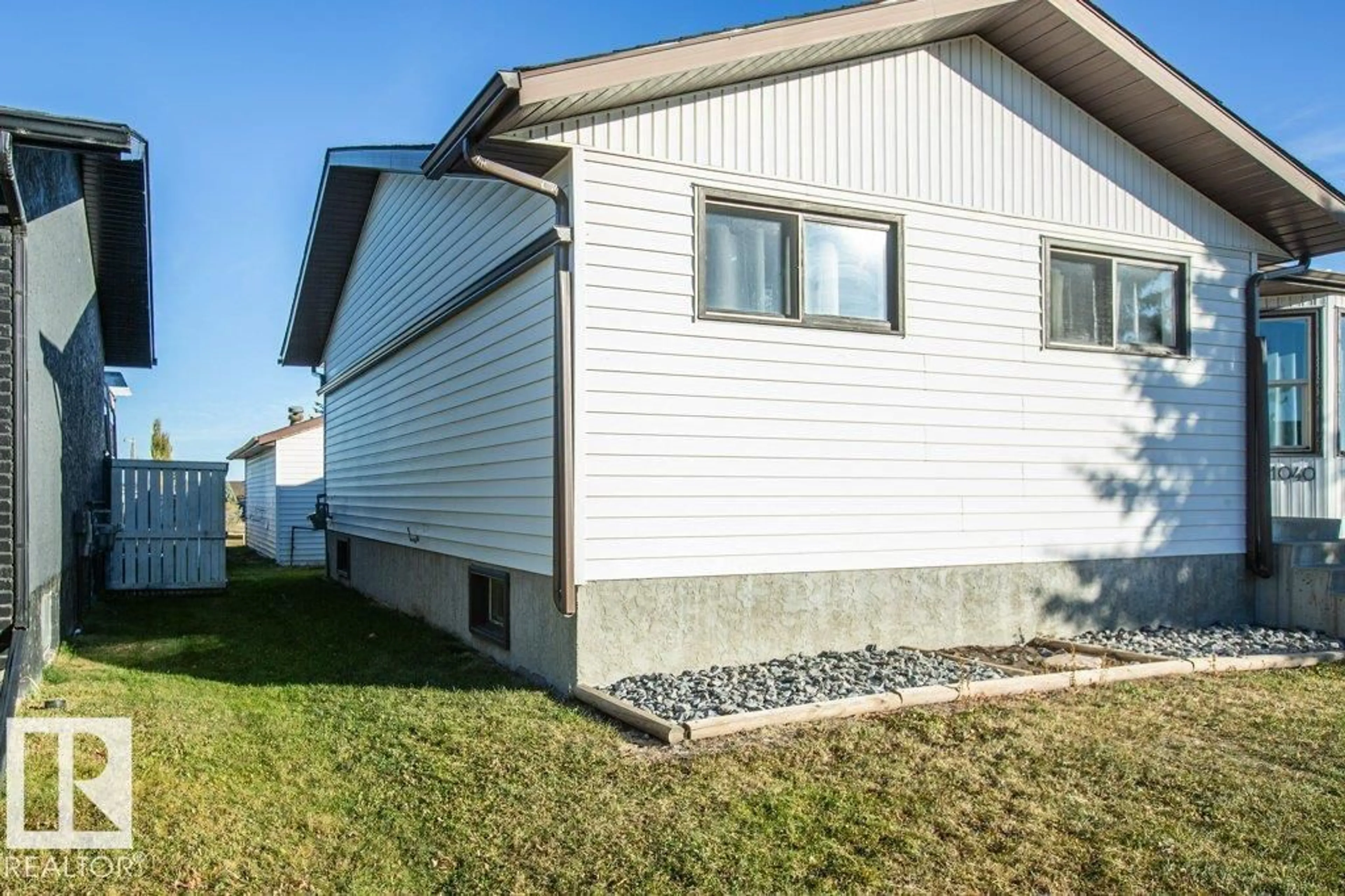 Home with vinyl exterior material, unknown for 11040 104 ST, Westlock Alberta T7P1G4