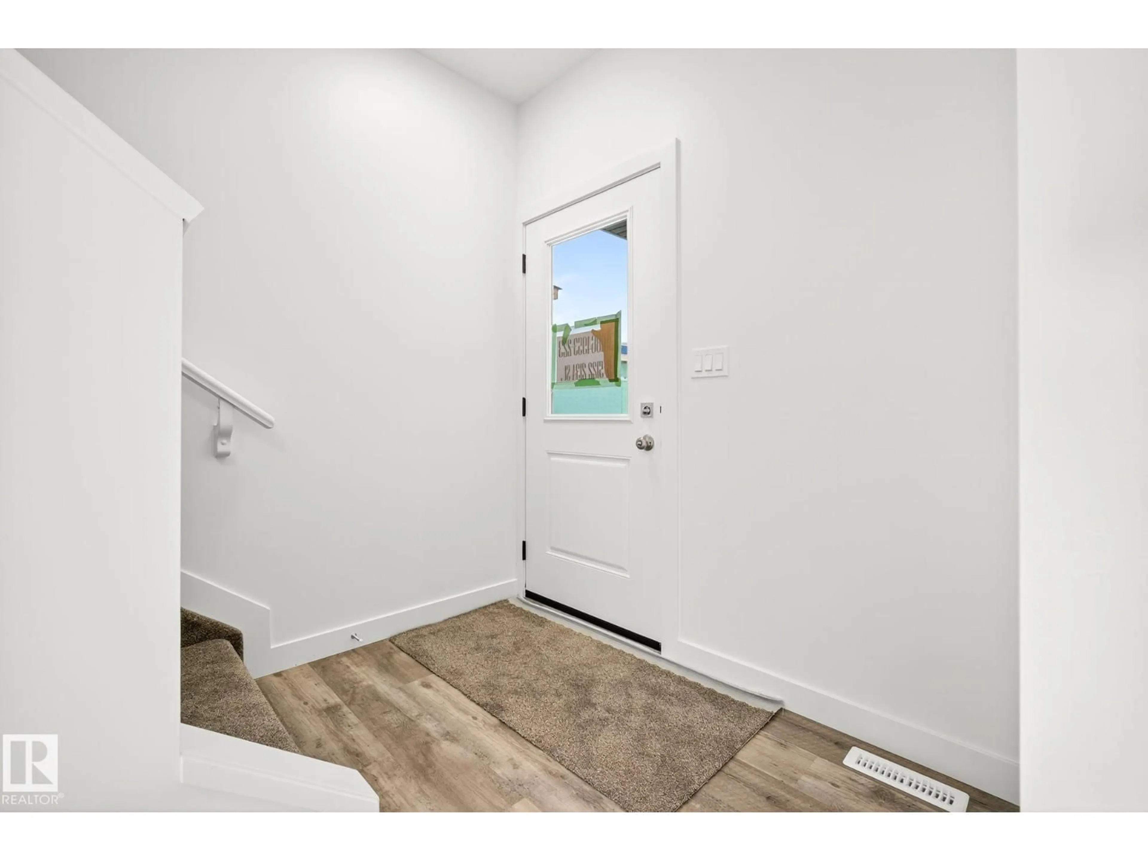 Indoor entryway for #5 - 5122 213A ST, Edmonton Alberta T6M0K7
