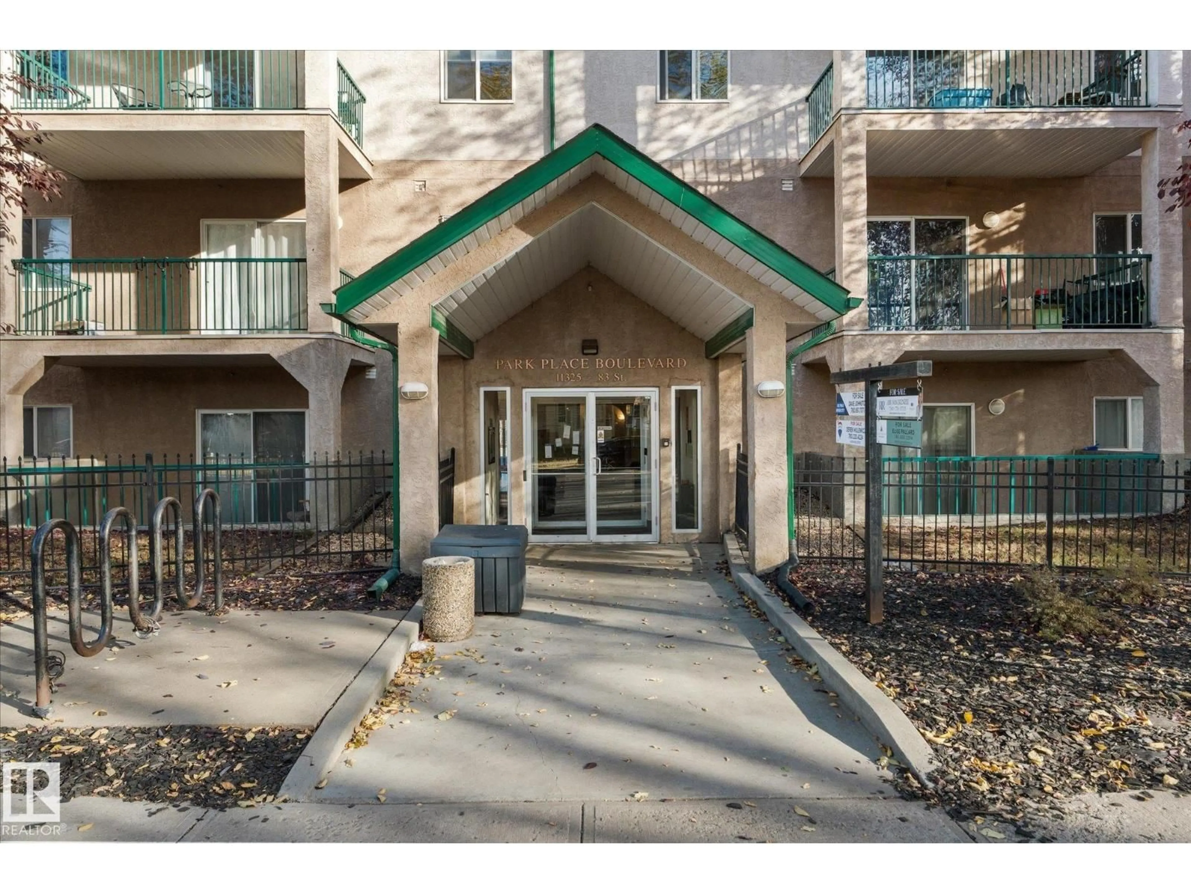 Indoor foyer for 531 11325 83 ST NW, Edmonton Alberta T5B4W5
