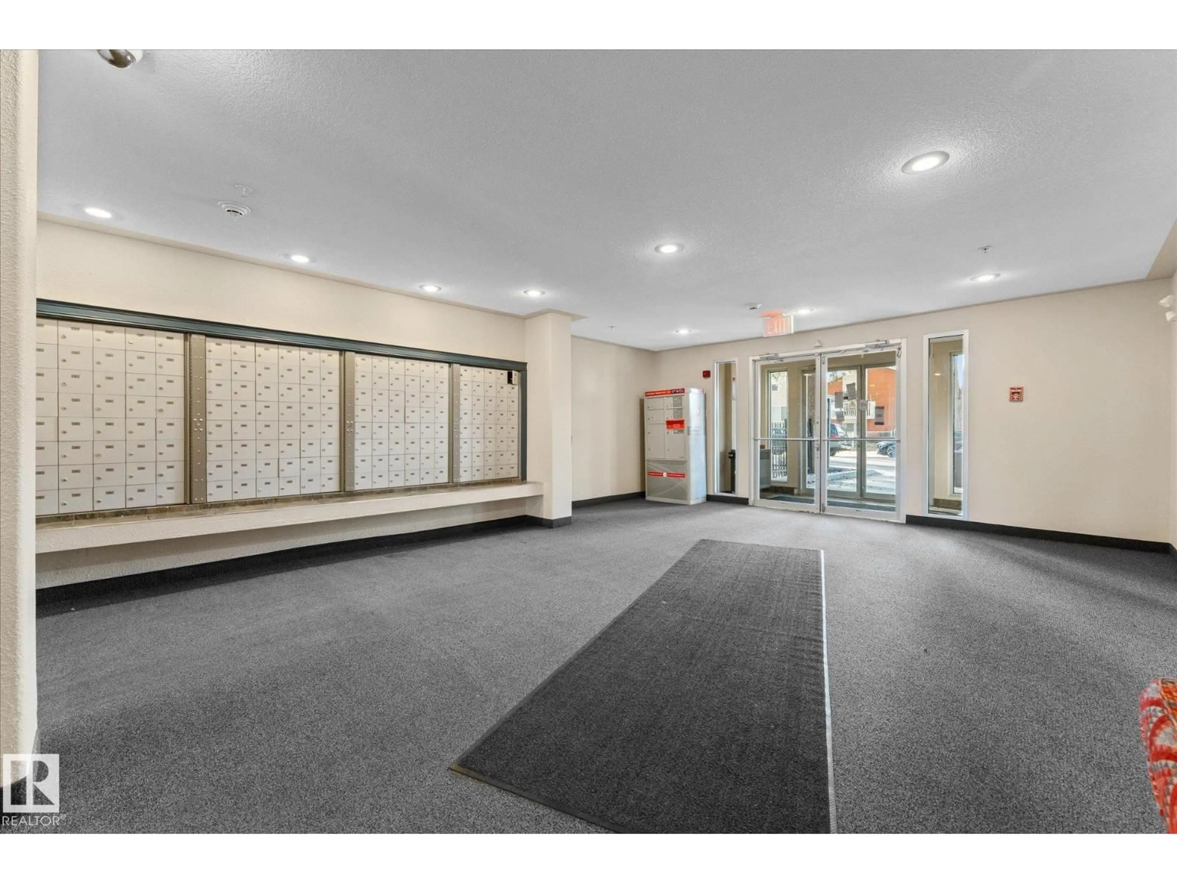 Indoor foyer for 531 11325 83 ST NW, Edmonton Alberta T5B4W5