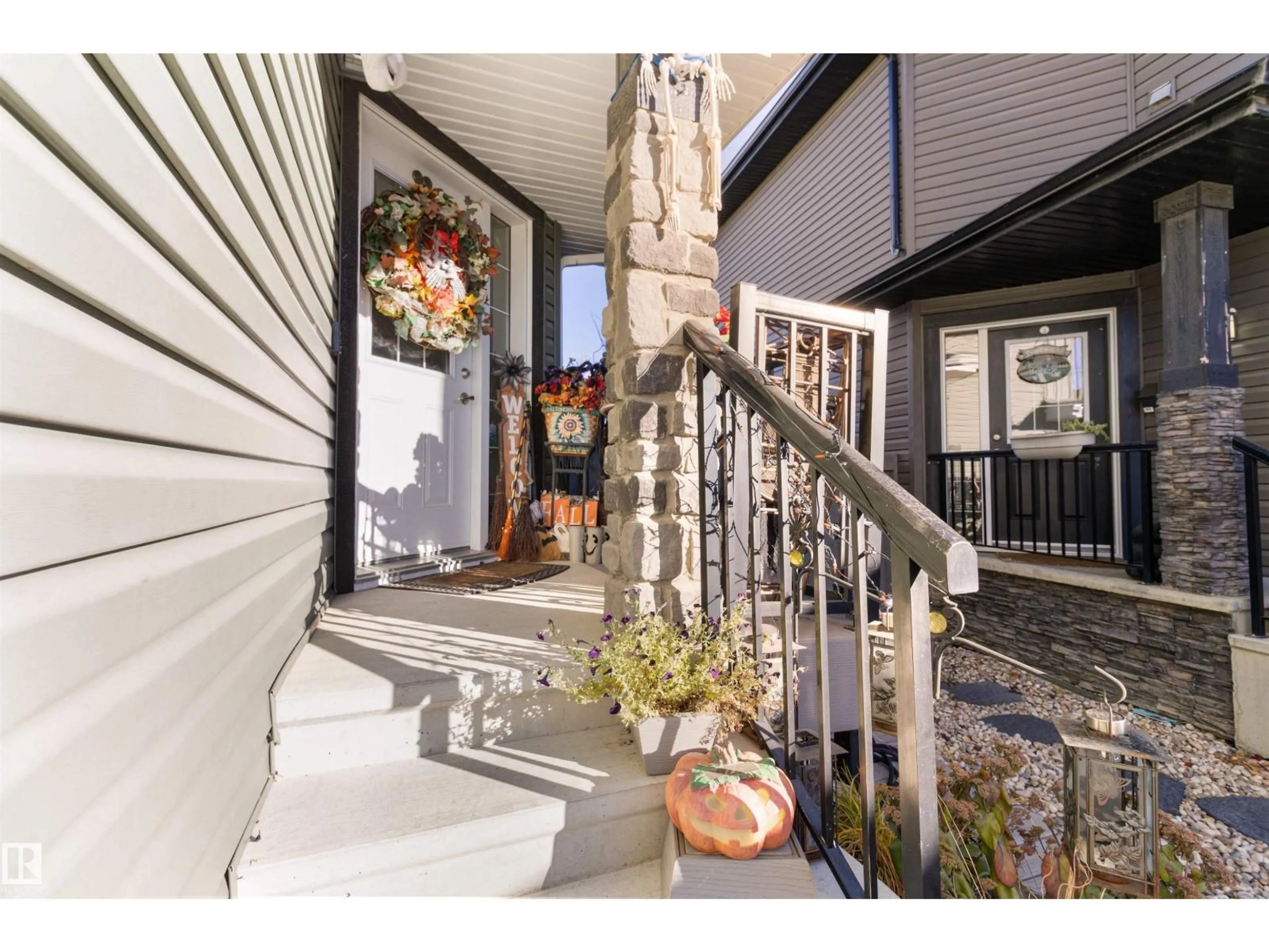 Indoor entryway for SW - 17604 10 AV, Edmonton Alberta T6W1Z8