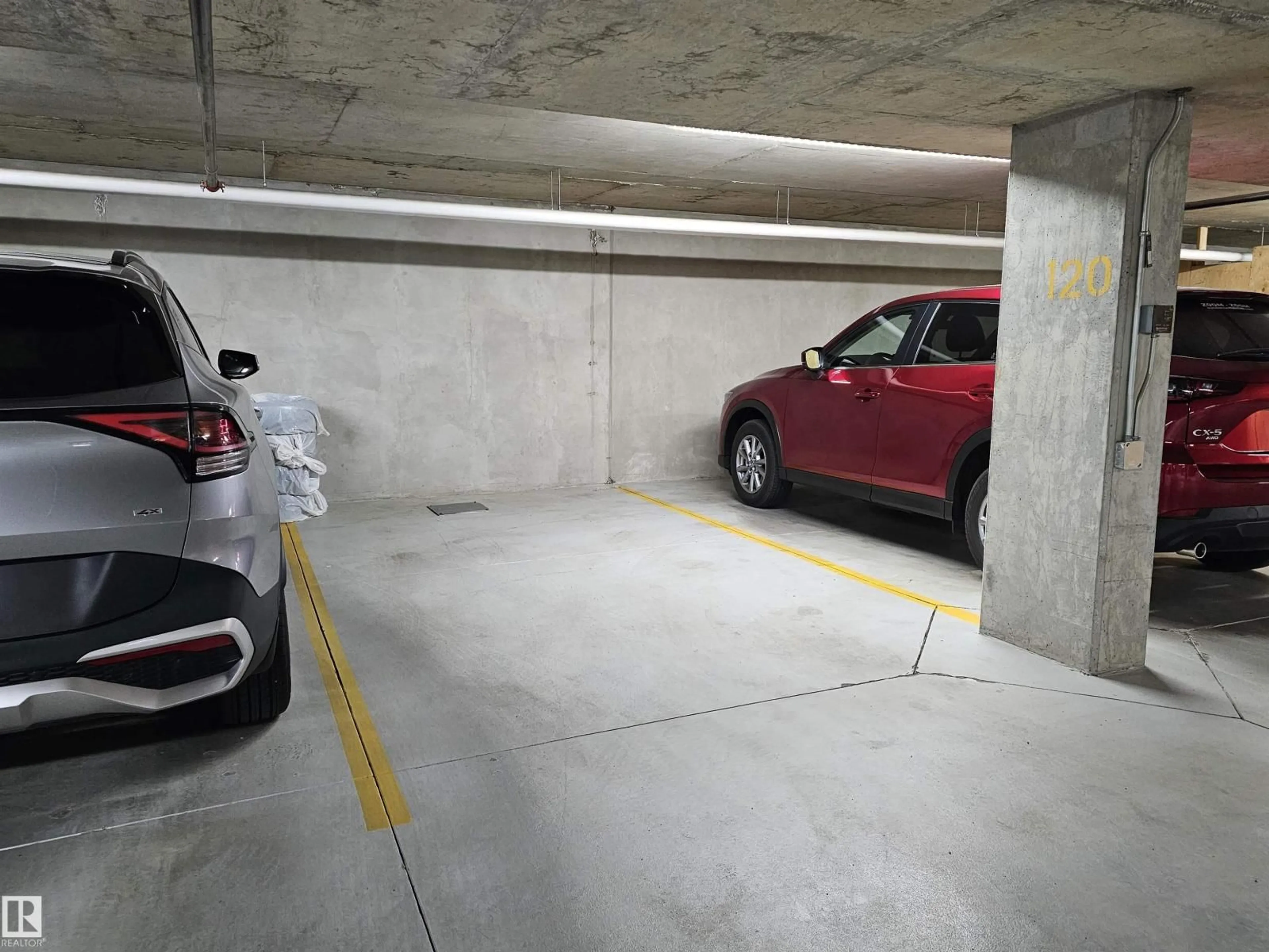 Parking for 7508 GETTY GATE NW, Edmonton Alberta T5T7E6