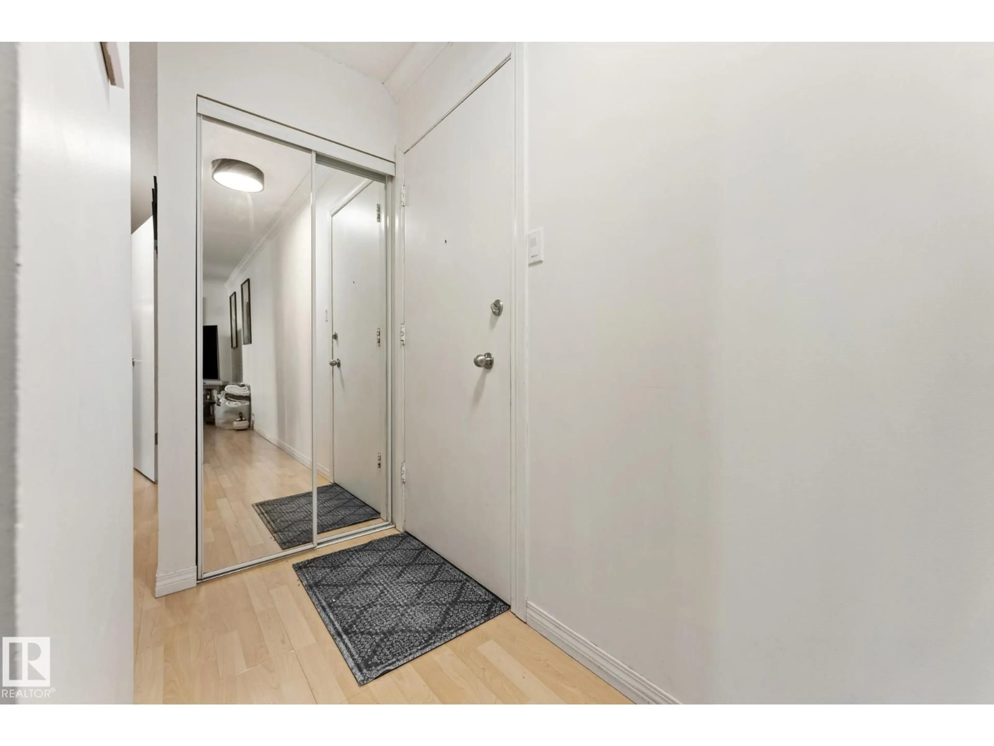 Indoor entryway for 402 - 3835 107 ST, Edmonton Alberta T6N2N7