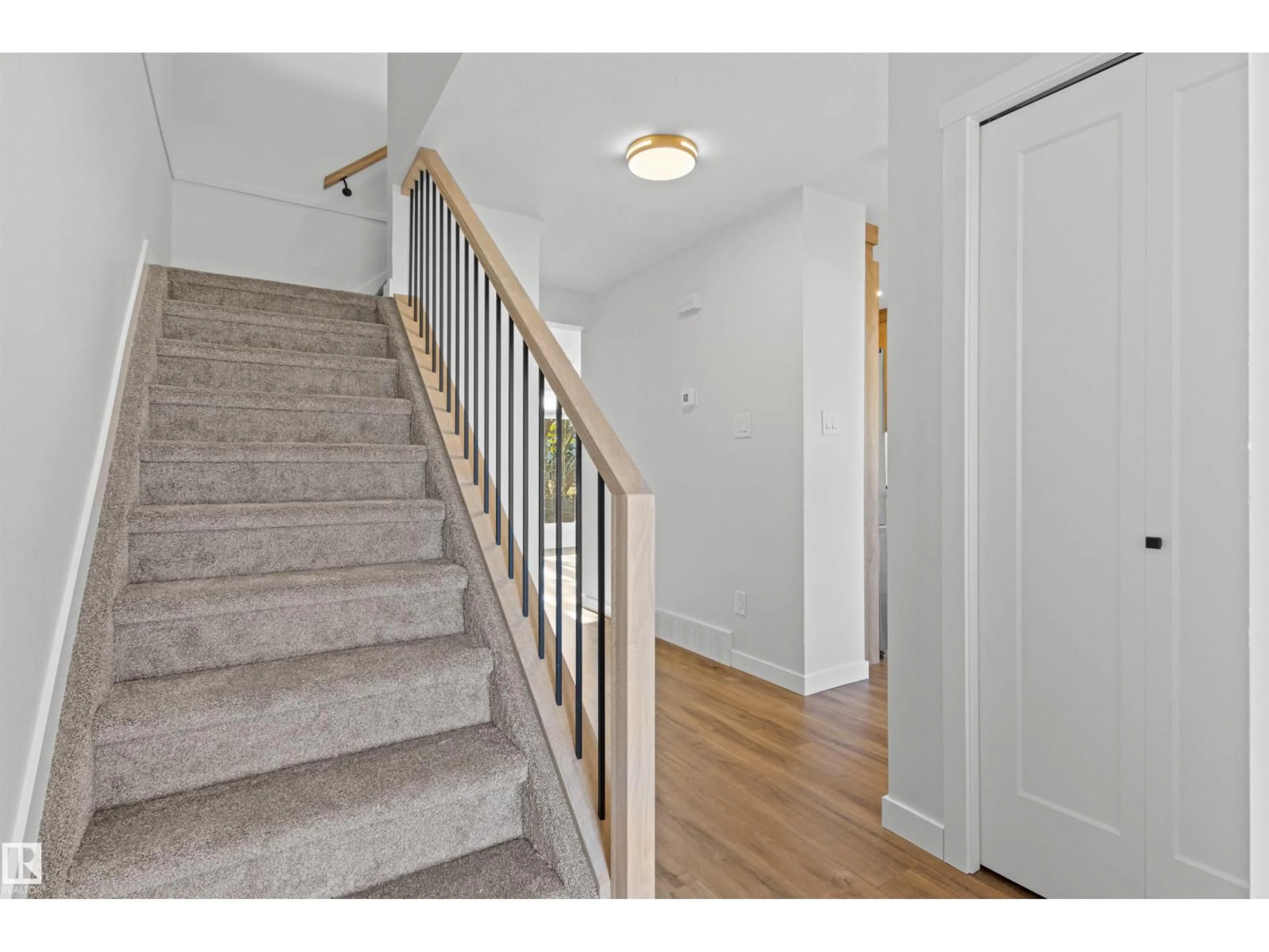 Unknown for NW - 2935 109 ST, Edmonton Alberta T6J4N6