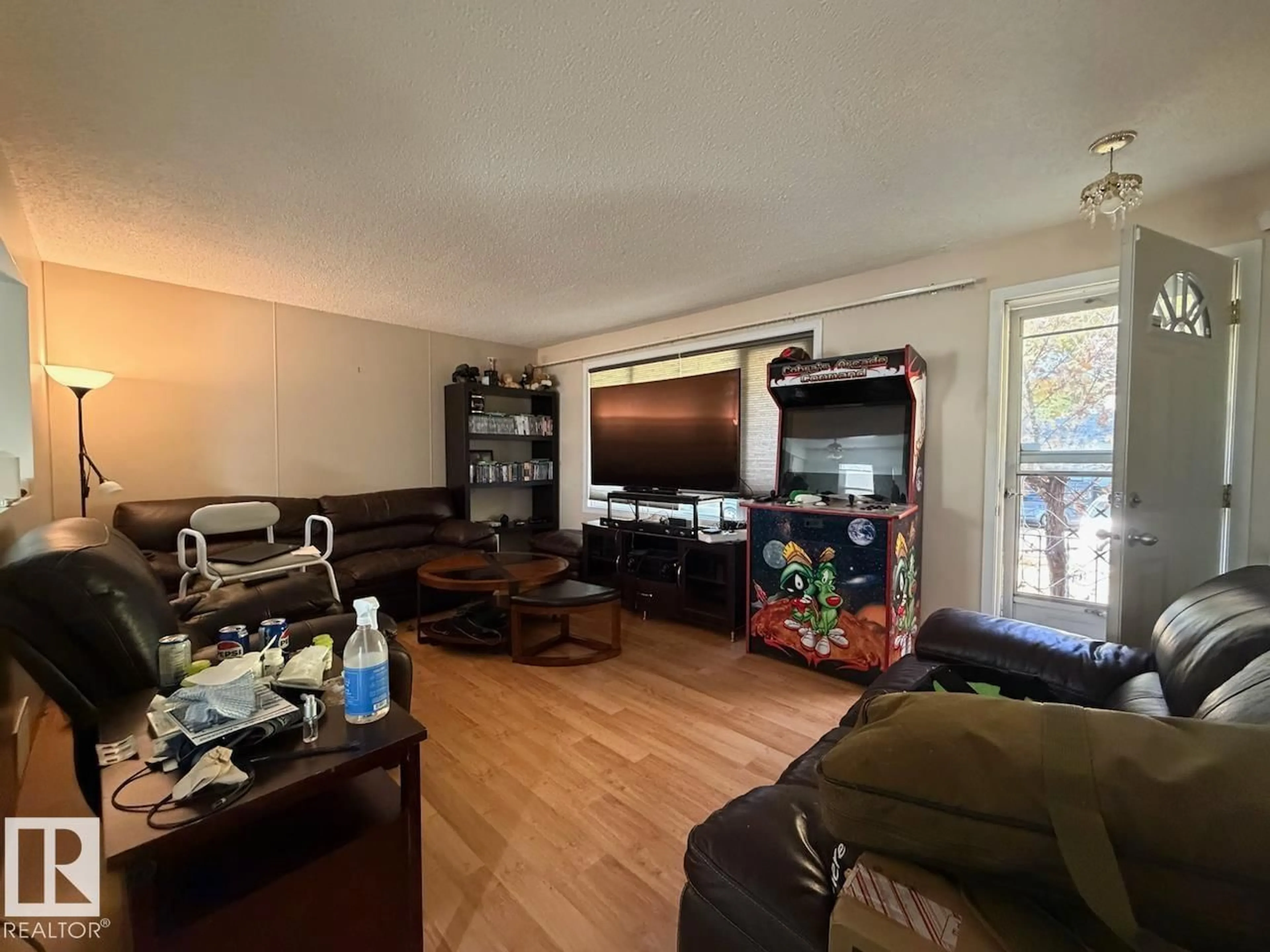 A pic of a room for 12009 40 ST, Edmonton Alberta T5W2L2