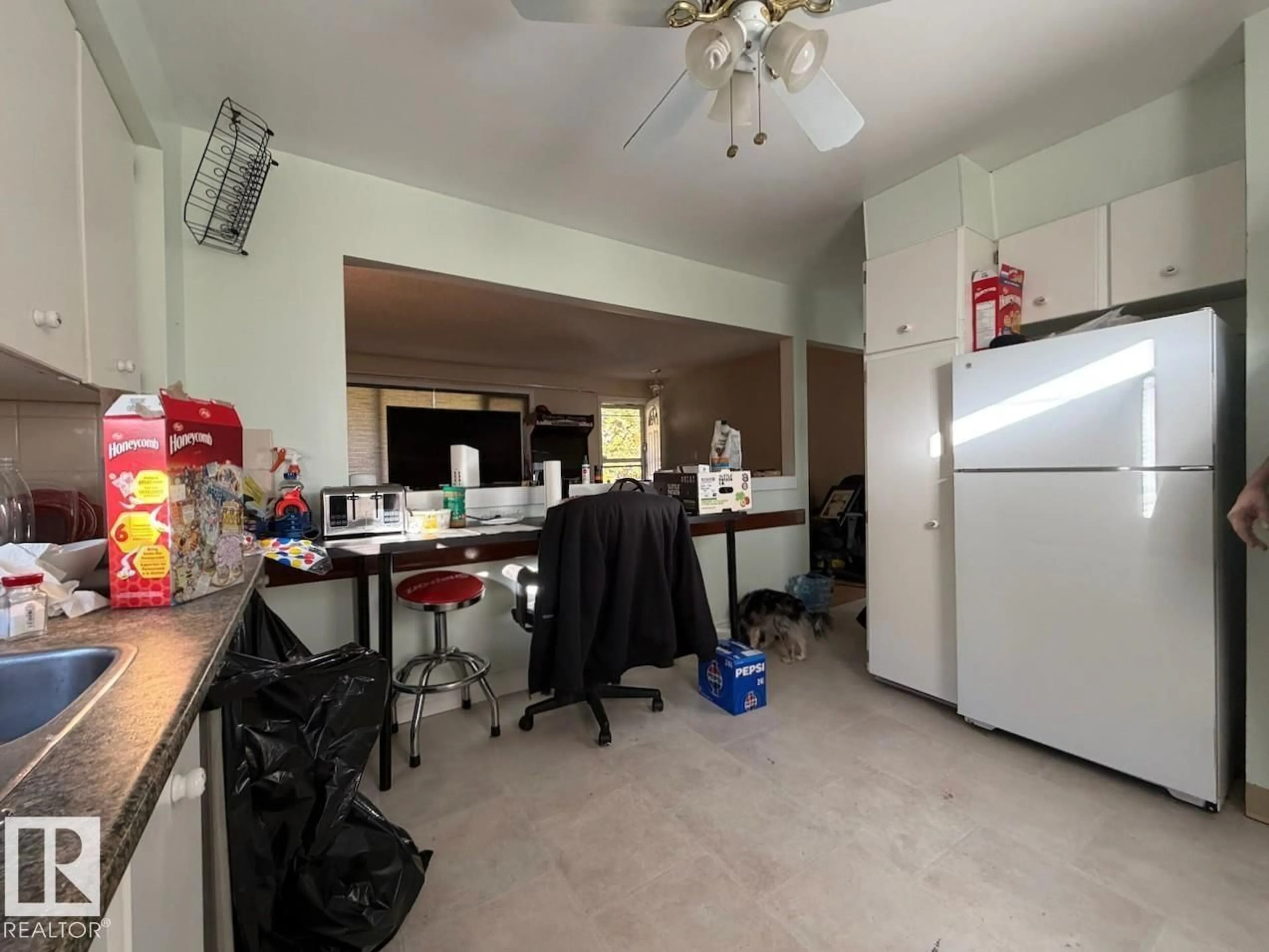 A pic of a room for 12009 40 ST, Edmonton Alberta T5W2L2