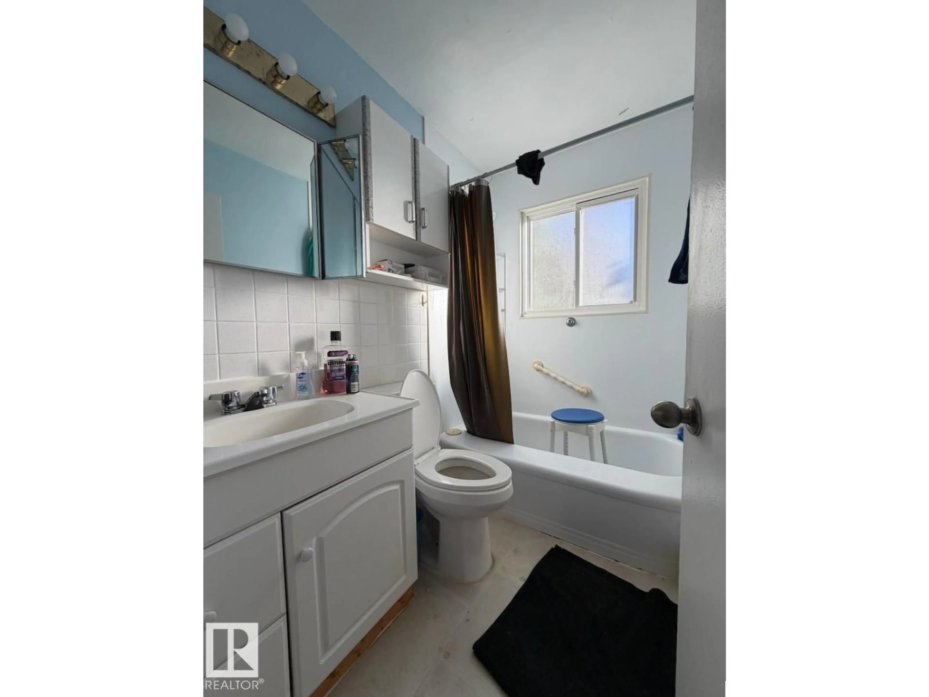 Standard bathroom, ceramic/tile floor for 12009 40 ST, Edmonton Alberta T5W2L2