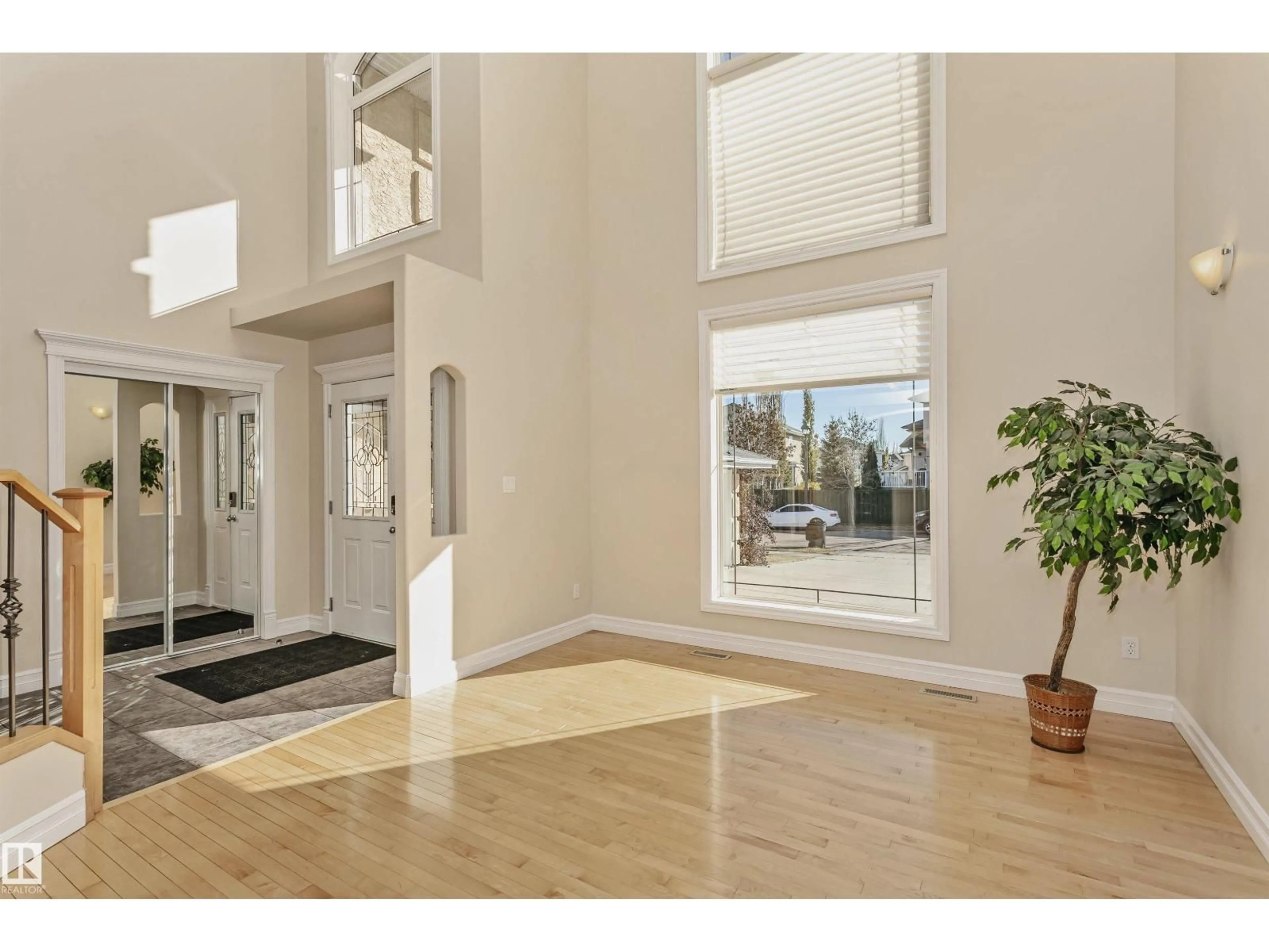 Indoor foyer for NW - 1518 HASWELL CL, Edmonton Alberta T6R3J4