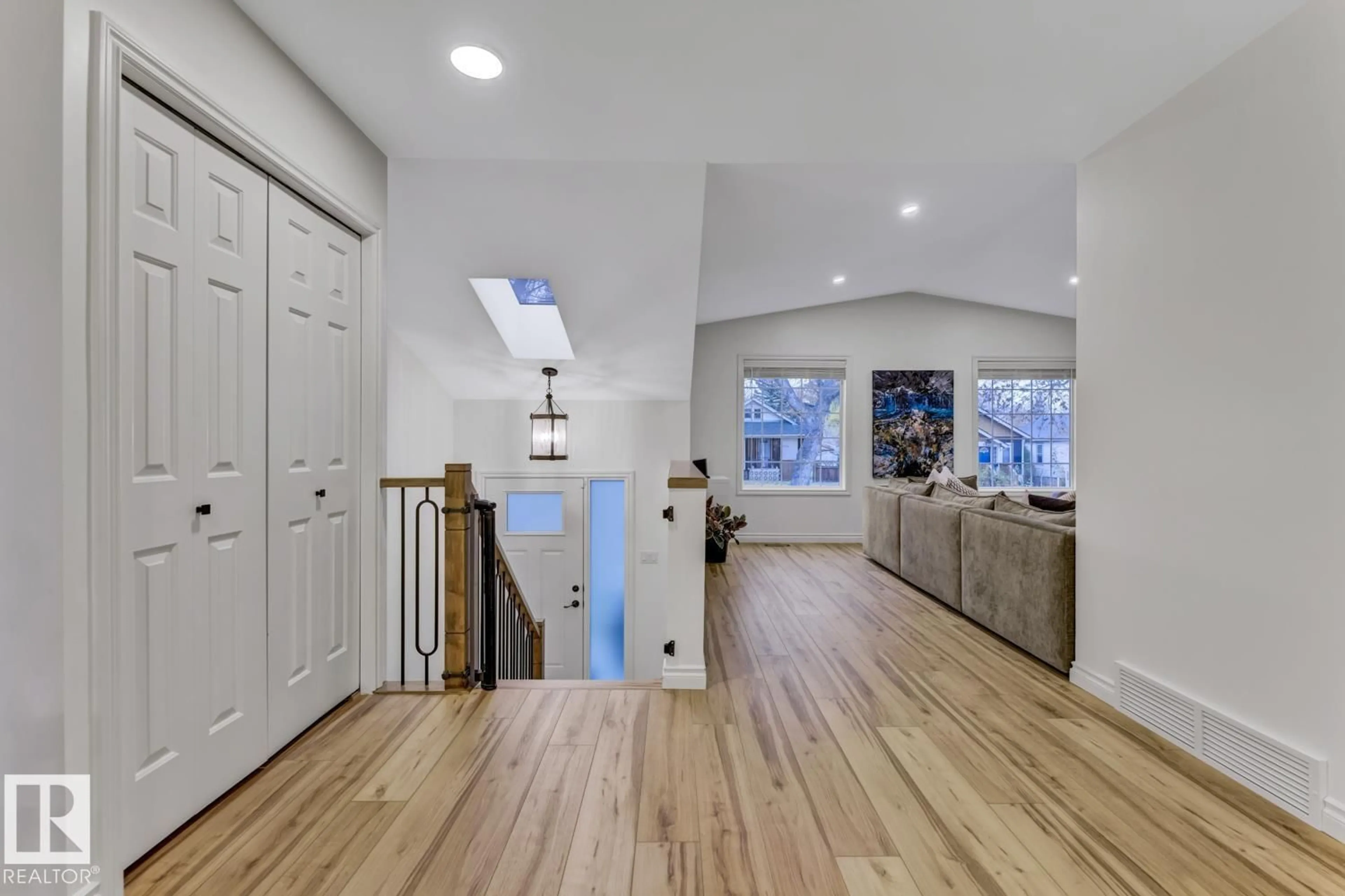 Indoor entryway for NW - 11222 67 ST, Edmonton Alberta T5B1L1
