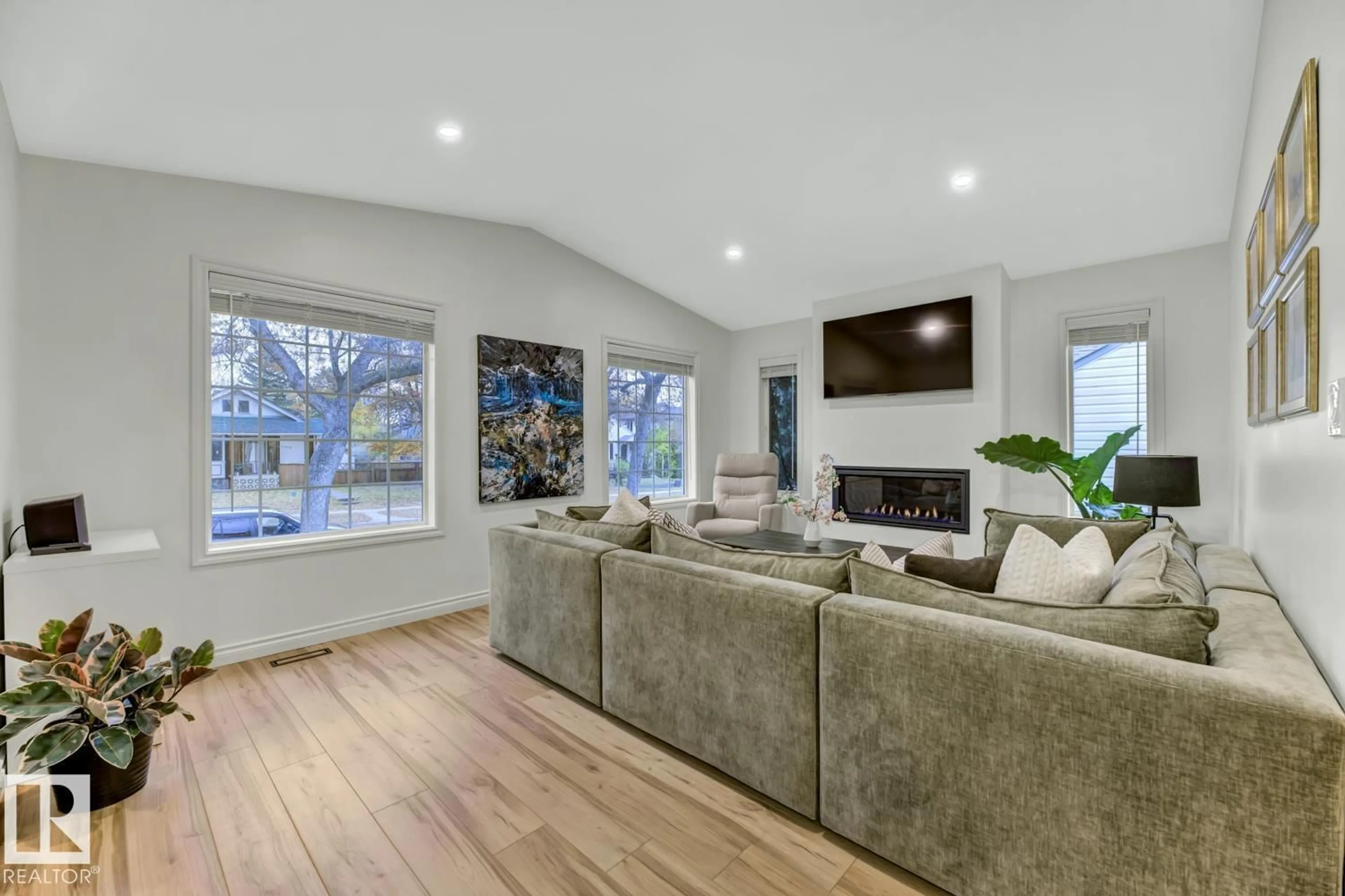 Living room with furniture, unknown for NW - 11222 67 ST, Edmonton Alberta T5B1L1