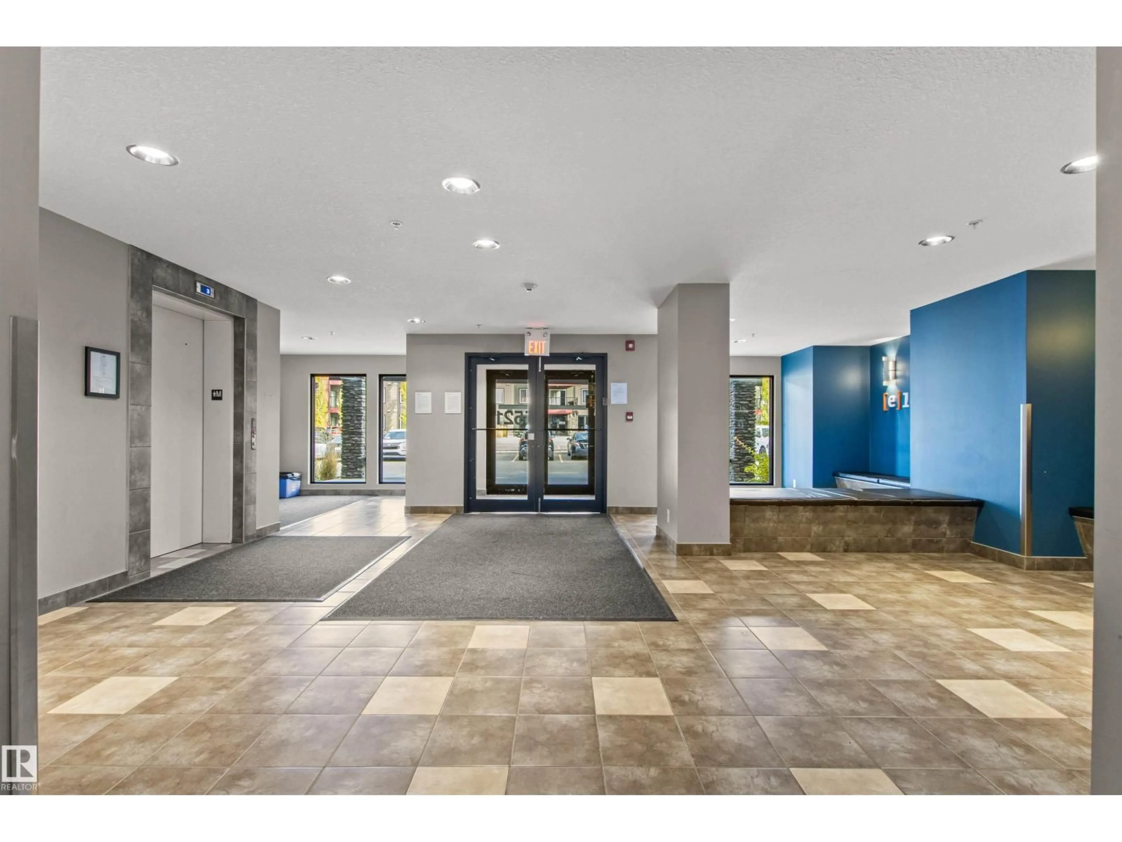 Indoor foyer for #206 - 5521 7 AV, Edmonton Alberta T6X2A8