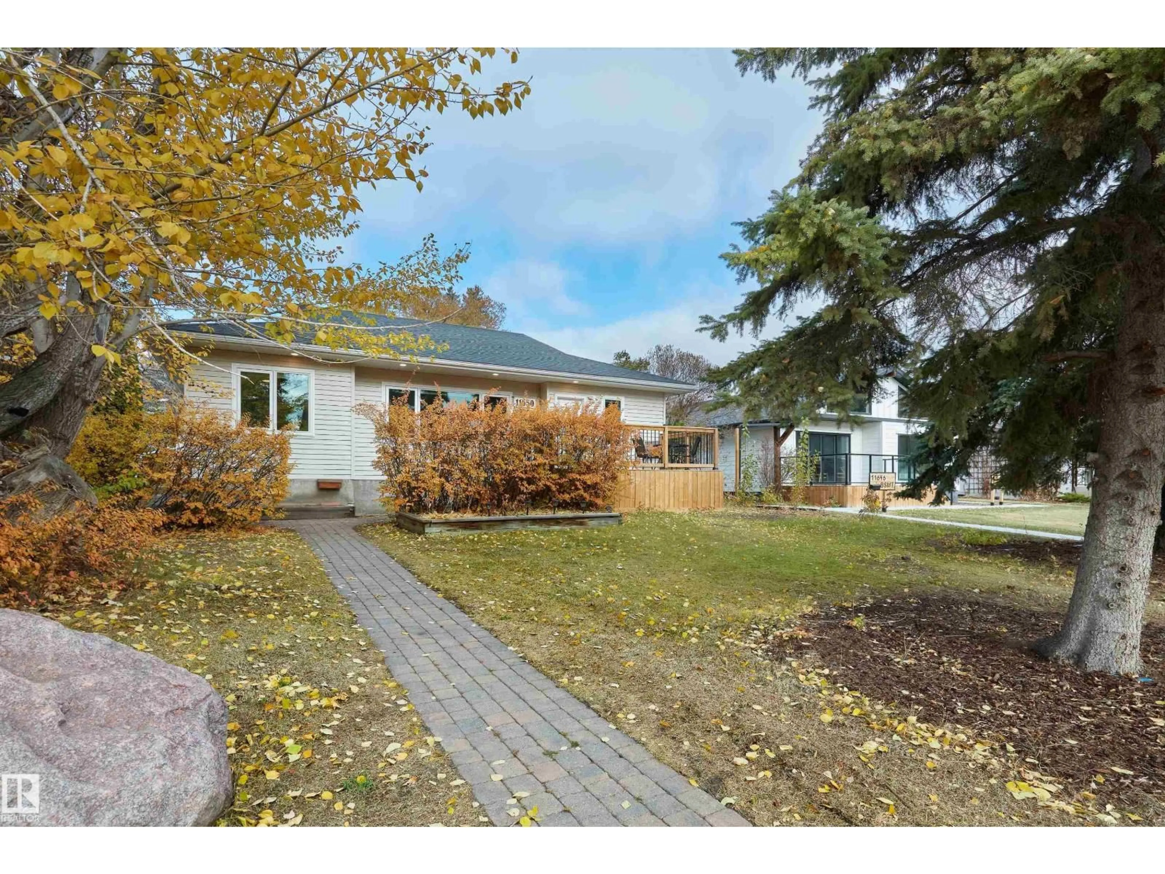 A pic from outside/outdoor area/front of a property/back of a property/a pic from drone, street for NW - 11650 72 AV, Edmonton Alberta T5G0C1
