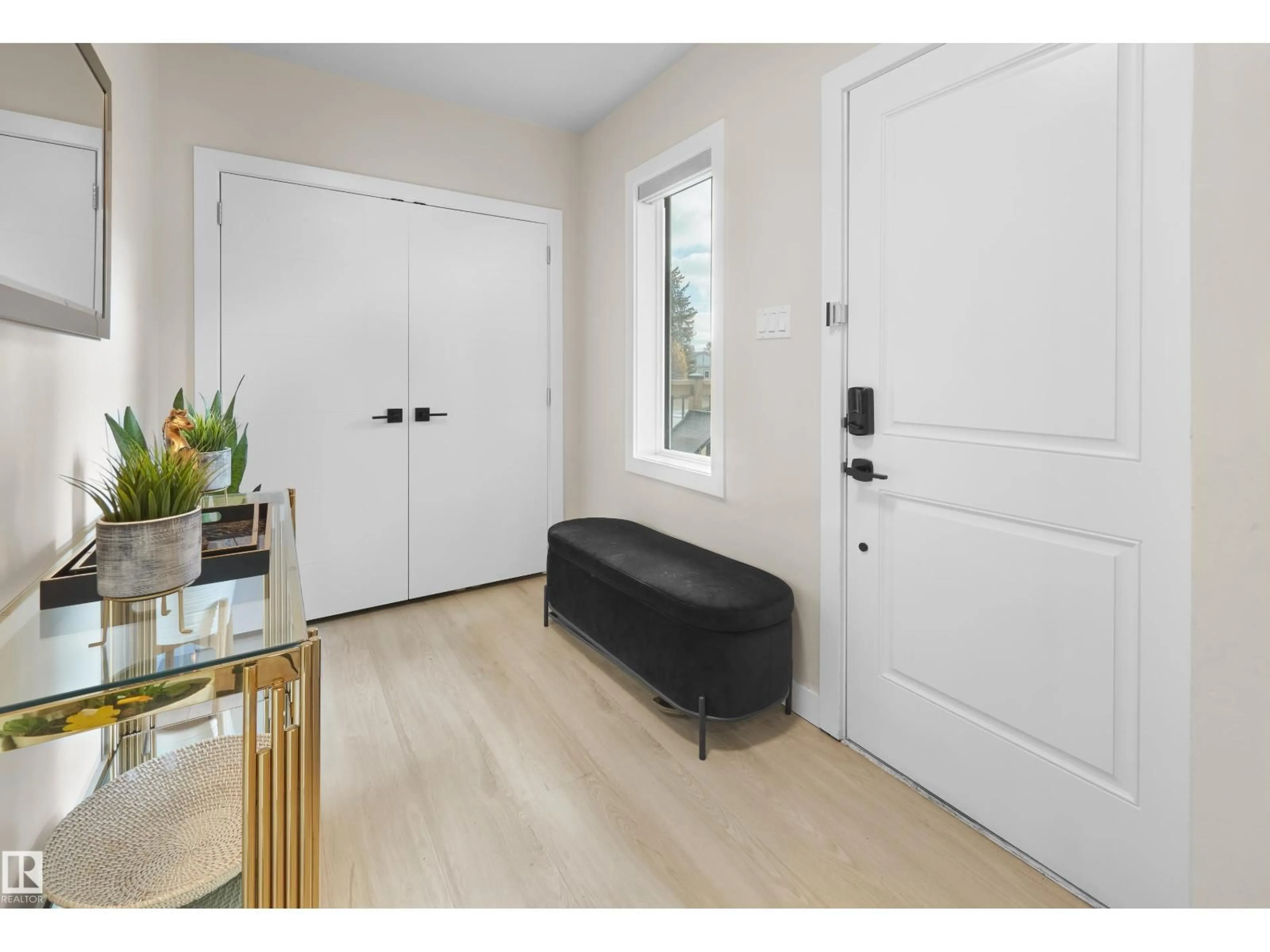 Indoor entryway for NW - 11650 72 AV, Edmonton Alberta T5G0C1