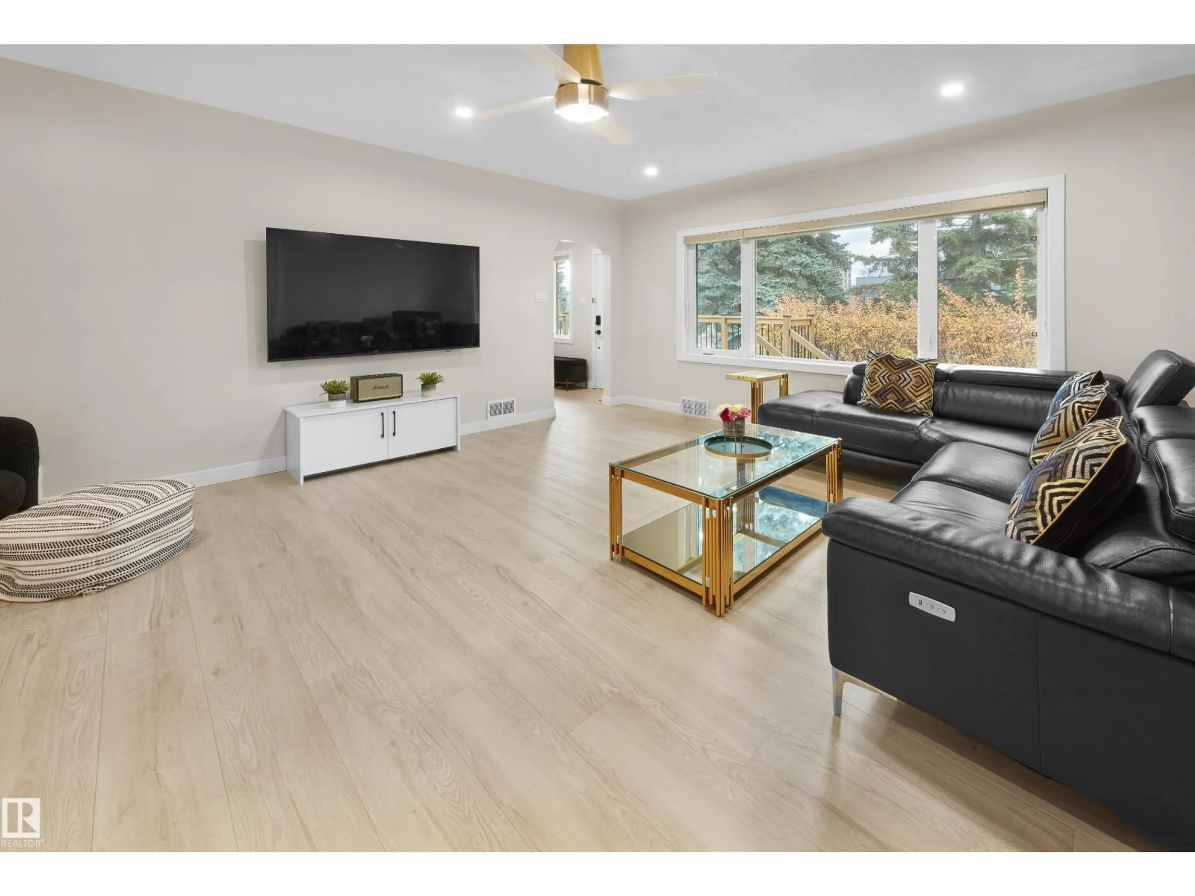 Living room with furniture, wood/laminate floor for NW - 11650 72 AV, Edmonton Alberta T5G0C1