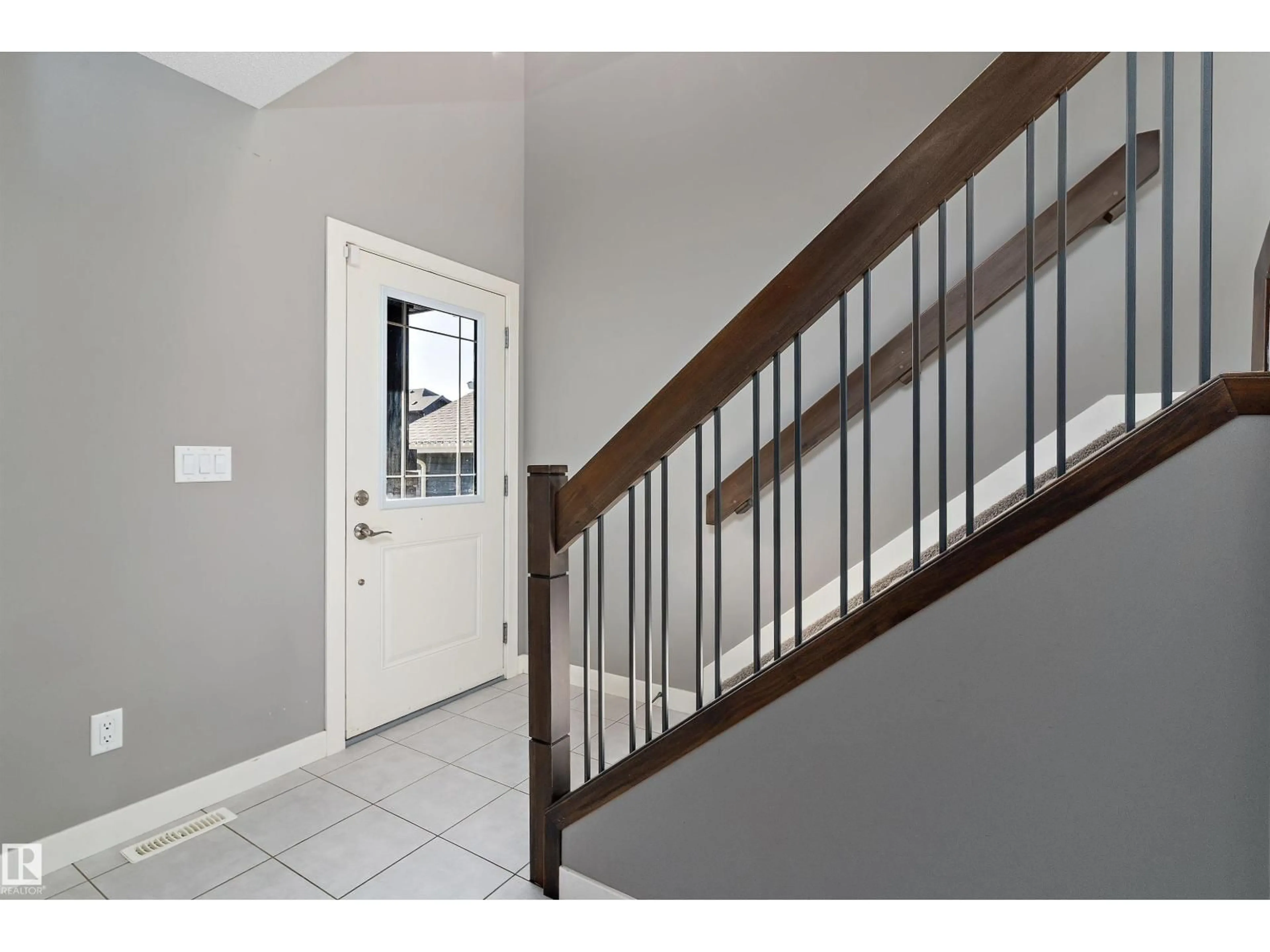 Indoor entryway for 3520 49 AVENUE, Beaumont Alberta T4X2B5