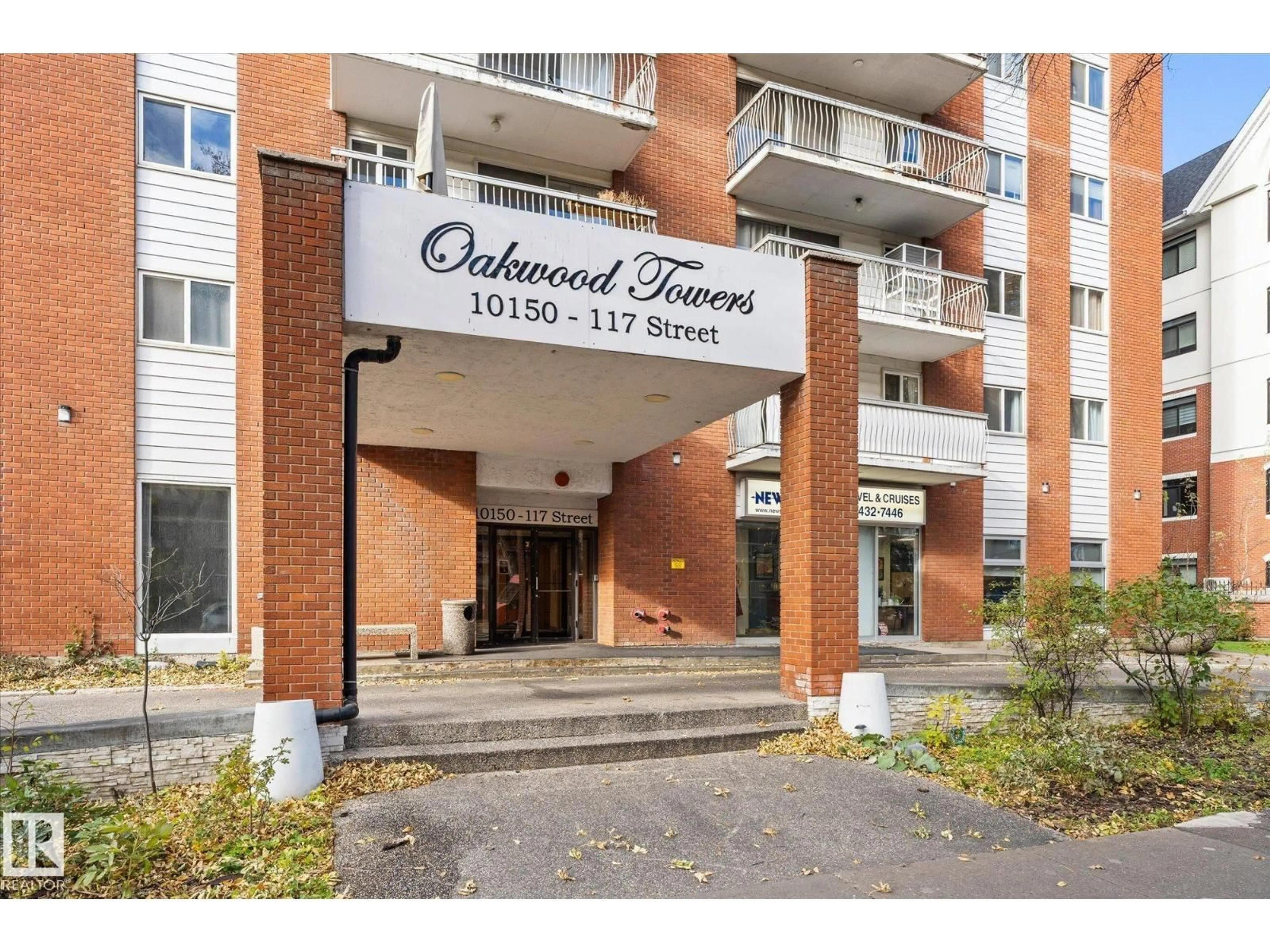 Indoor foyer for 10150 - 1203 117 ST NW, Edmonton Alberta T5K2J2