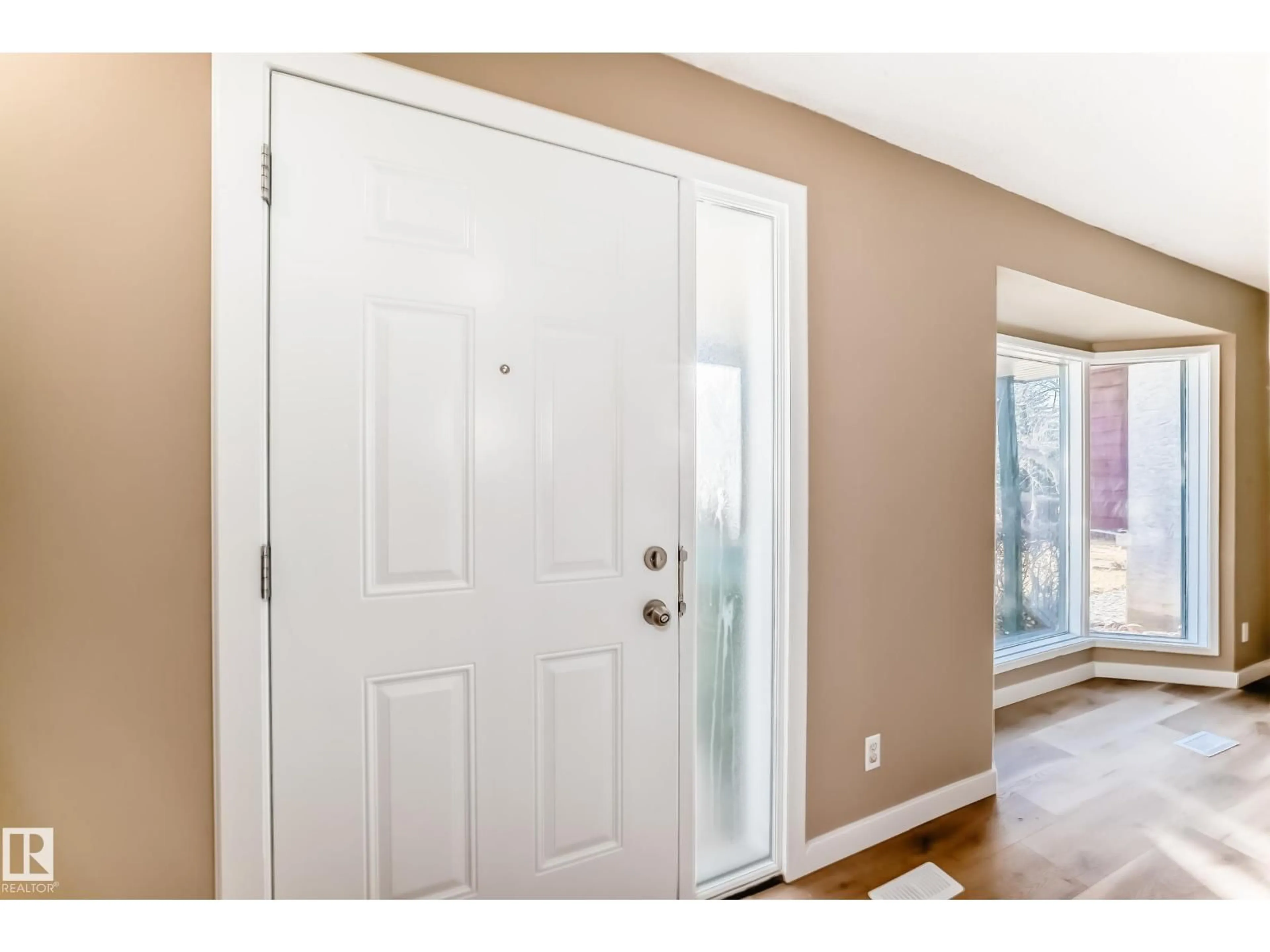 Indoor entryway for 3508 17B AV, Edmonton Alberta T6L2P3