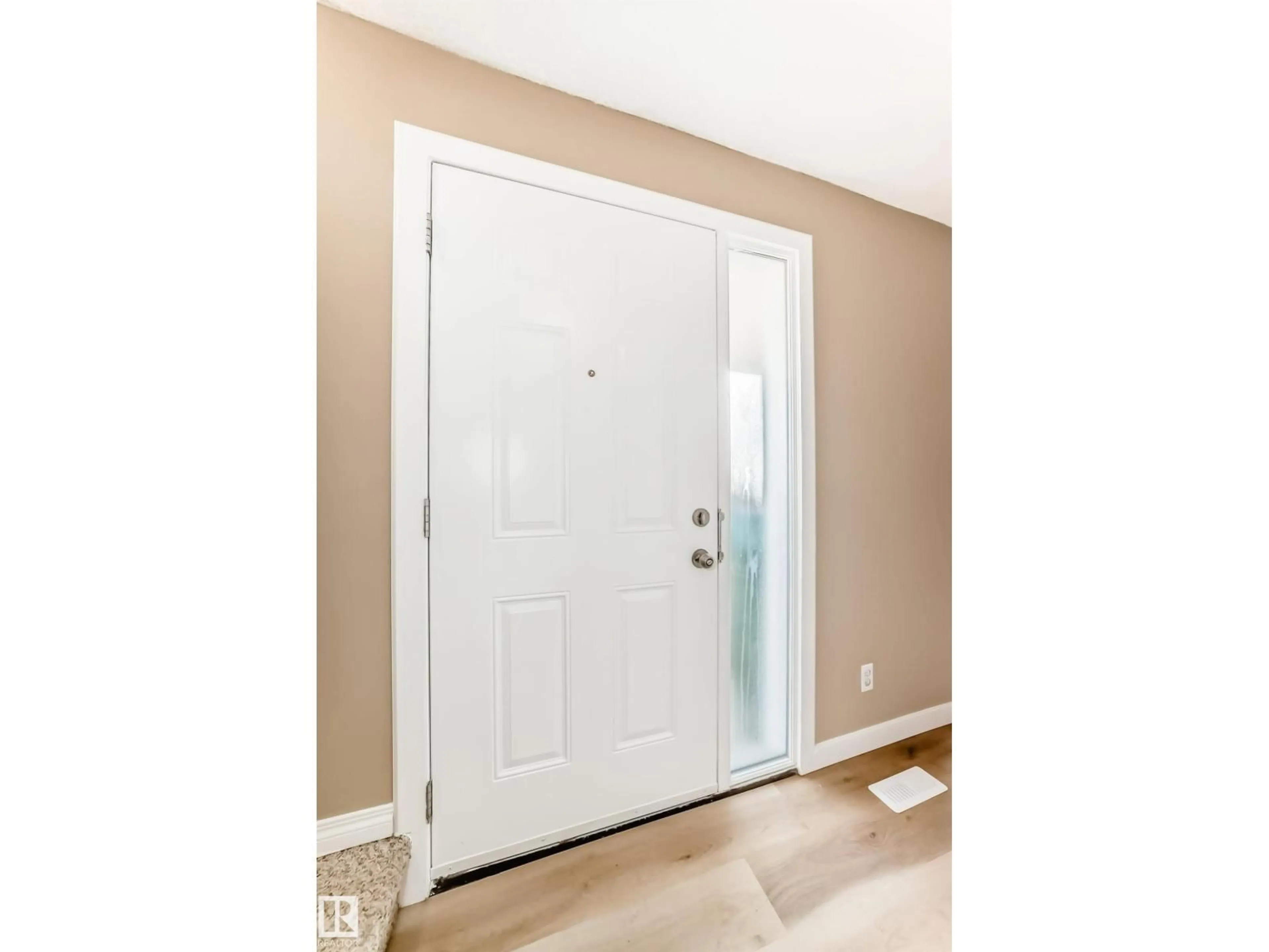 Indoor entryway for 3508 17B AV, Edmonton Alberta T6L2P3