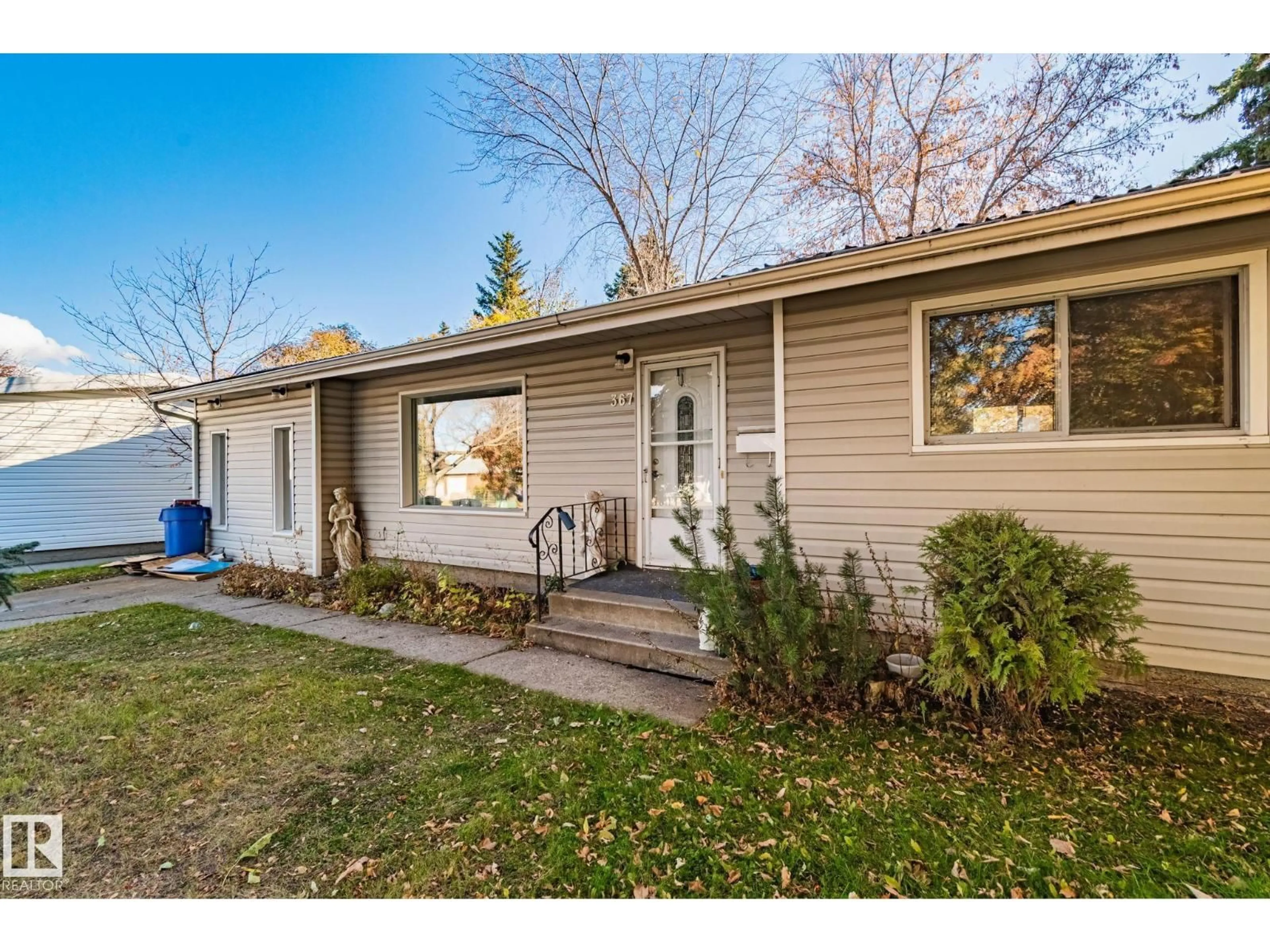 Home with vinyl exterior material, street for 367 EVERGREEN ST, Sherwood Park Alberta T8A1J9