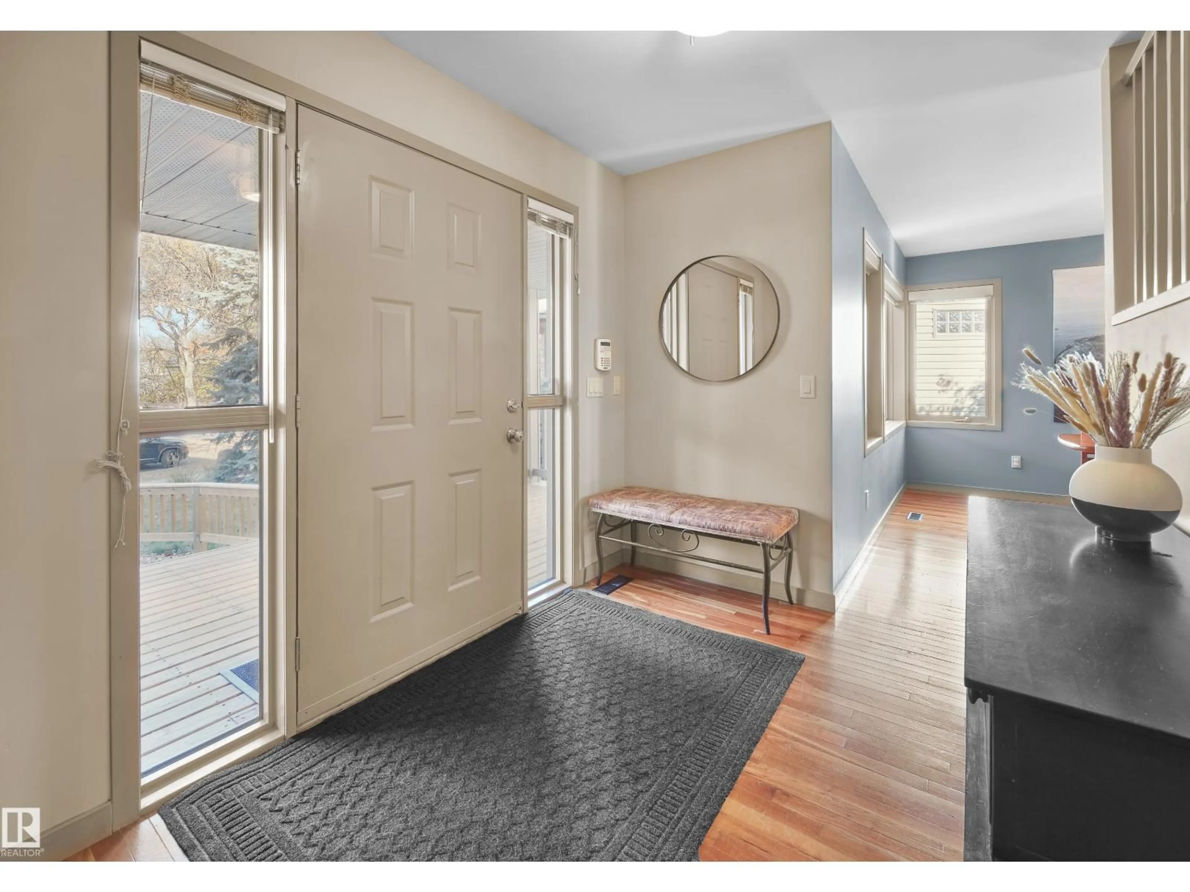 Indoor entryway for 11003 64 AV, Edmonton Alberta T6H1T4