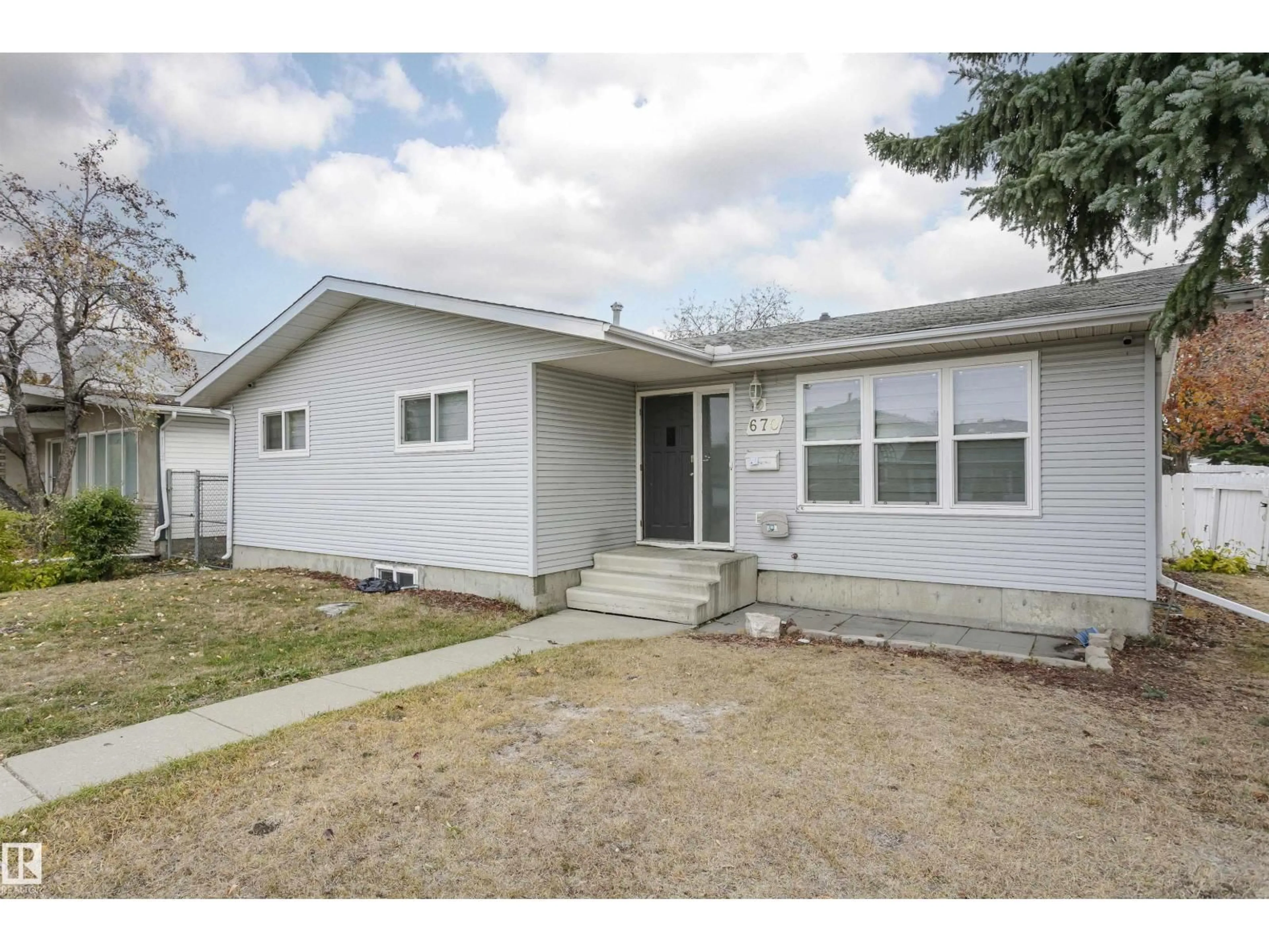 Home with vinyl exterior material, street for 670 LEE RIDGE RD, Edmonton Alberta T6W0P2