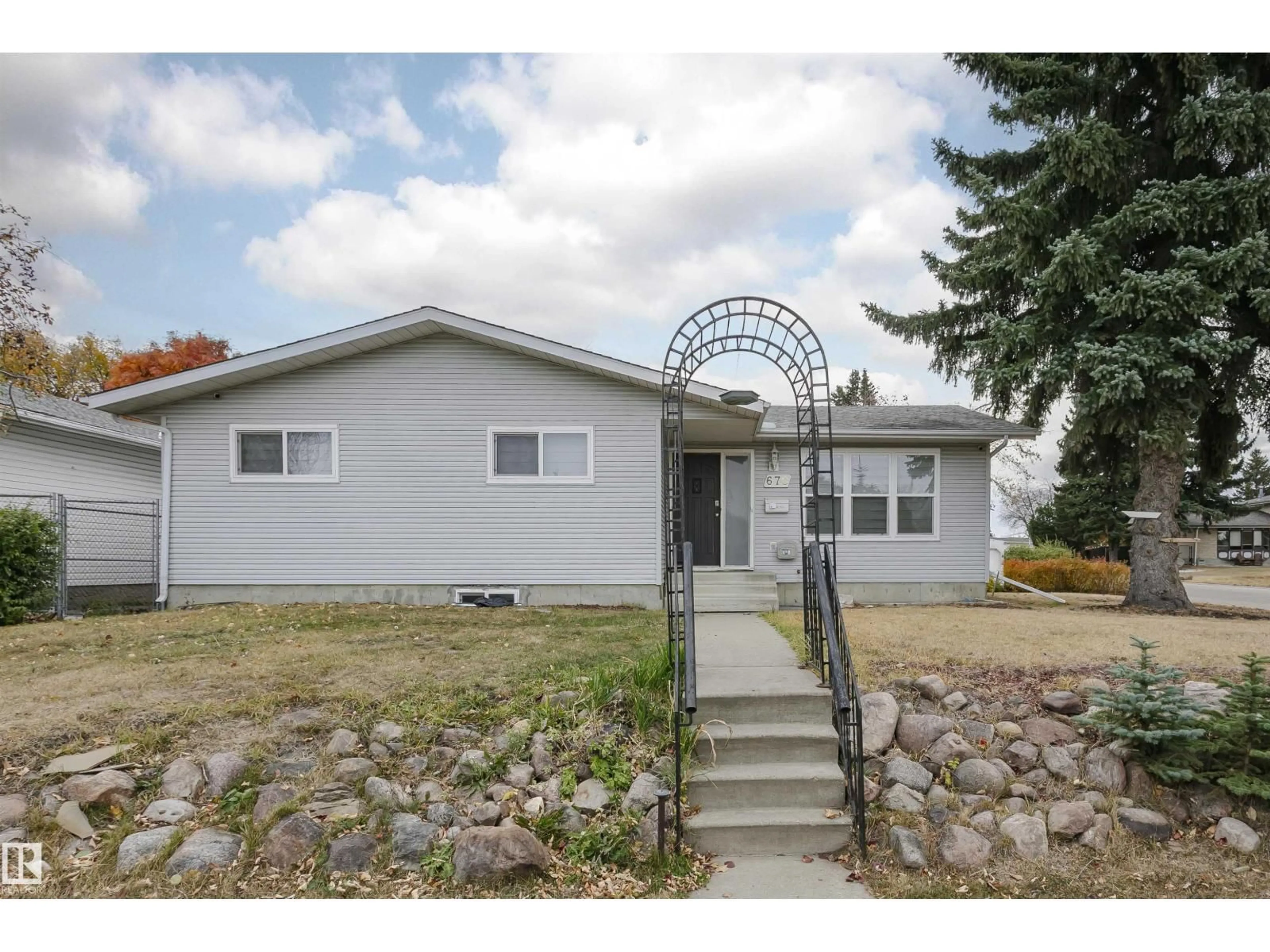 Home with vinyl exterior material, street for 670 LEE RIDGE RD, Edmonton Alberta T6W0P2