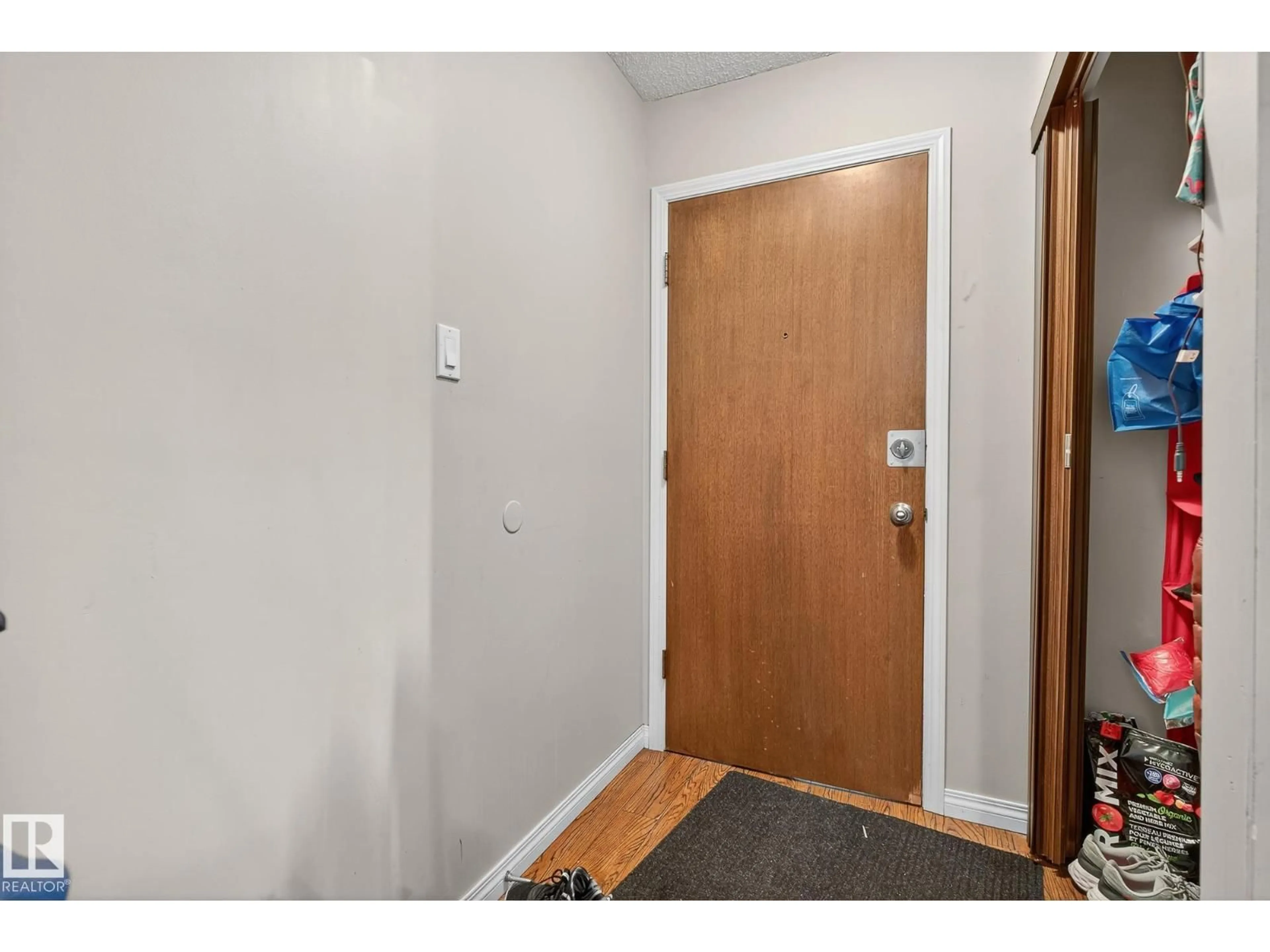 Indoor entryway for 204 - 11019 107 ST, Edmonton Alberta T5H2Z6