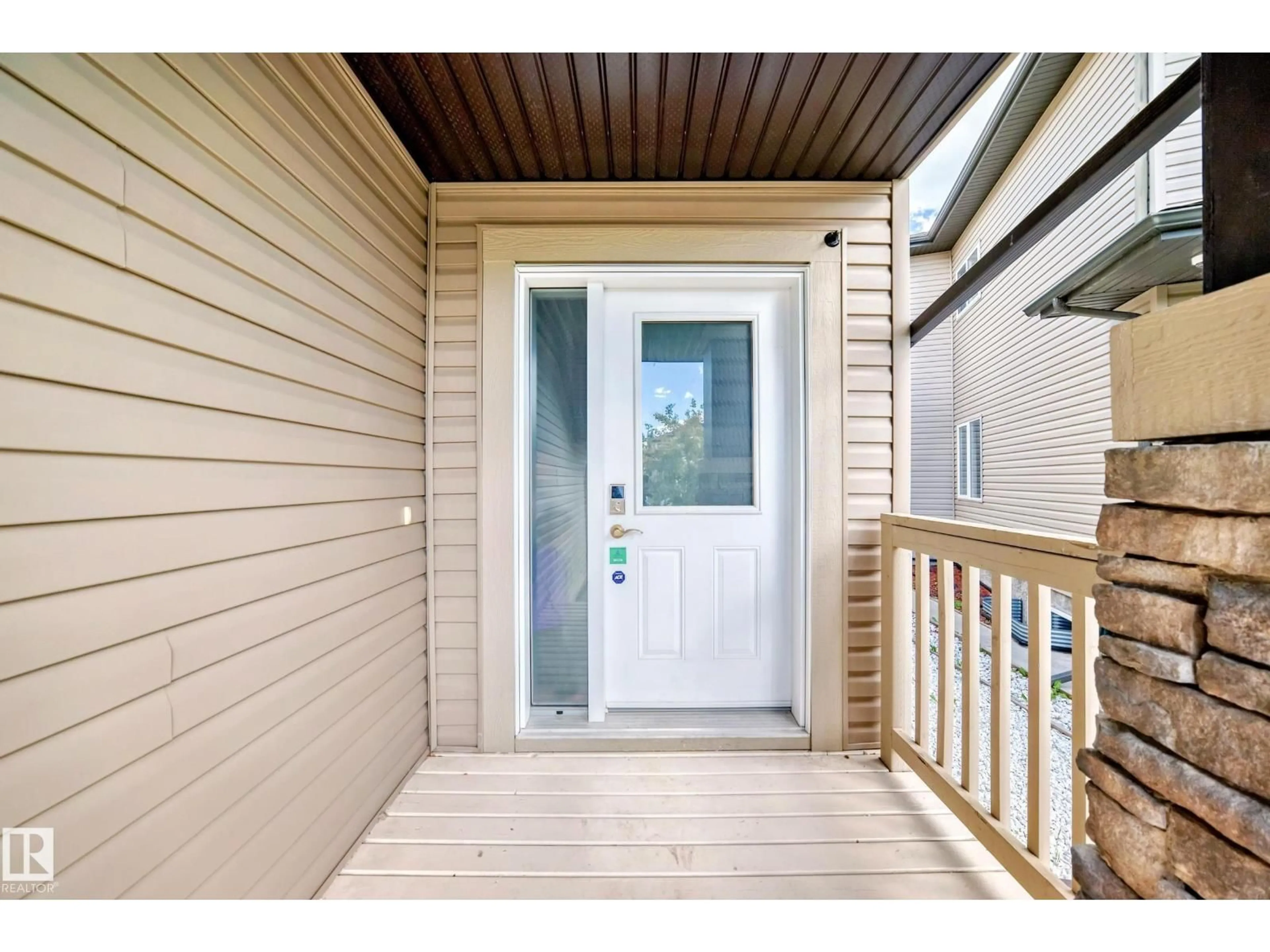 Indoor entryway for 723 57 ST, Edmonton Alberta T6X0G6