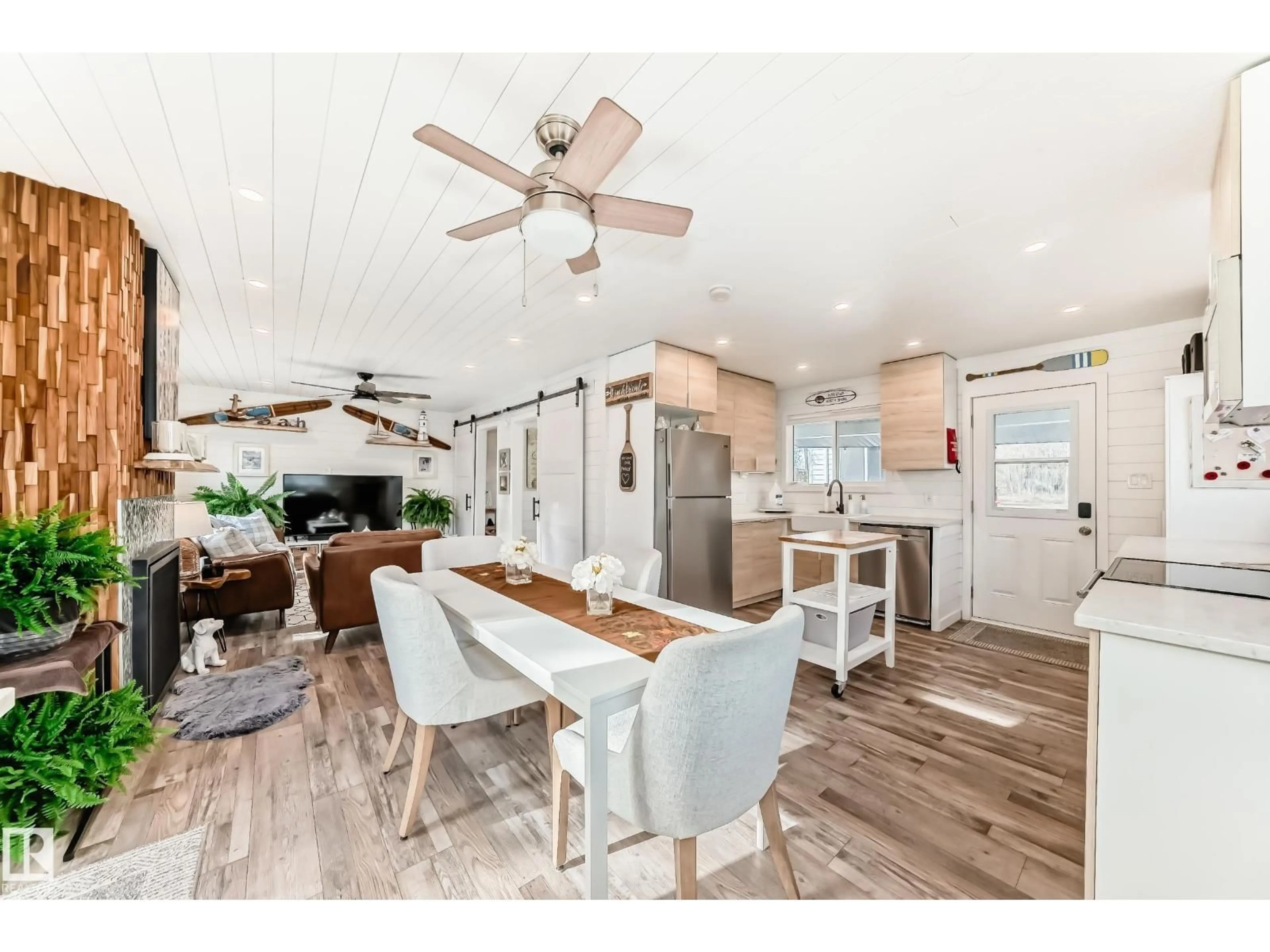 Open concept kitchen, wood/laminate floor for 6108 WILLOW WY, Rural Lac Ste. Anne County Alberta T0E1V0