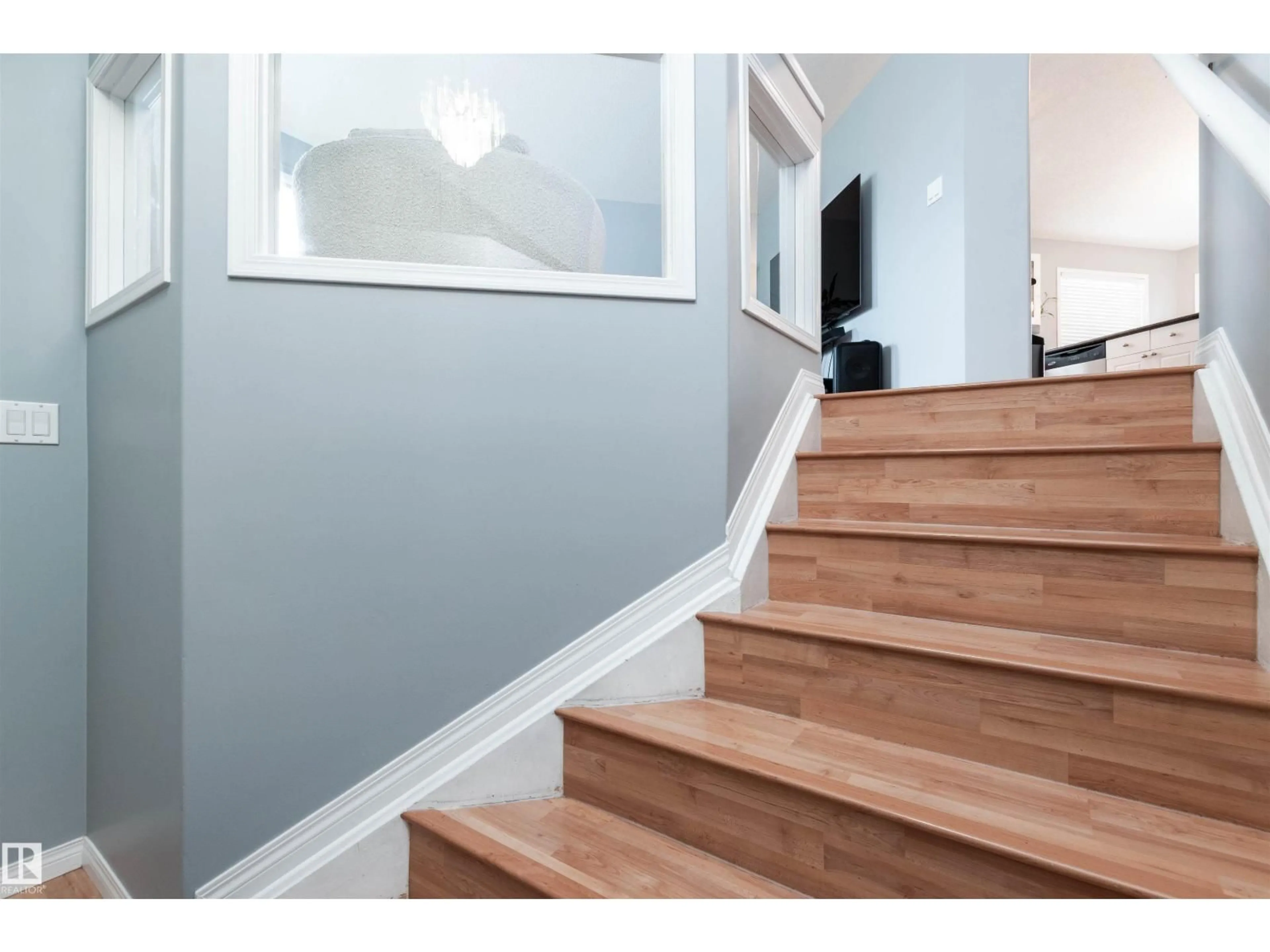 Stairs for 208 RAINBOW CR, Sherwood Park Alberta T8A5W6