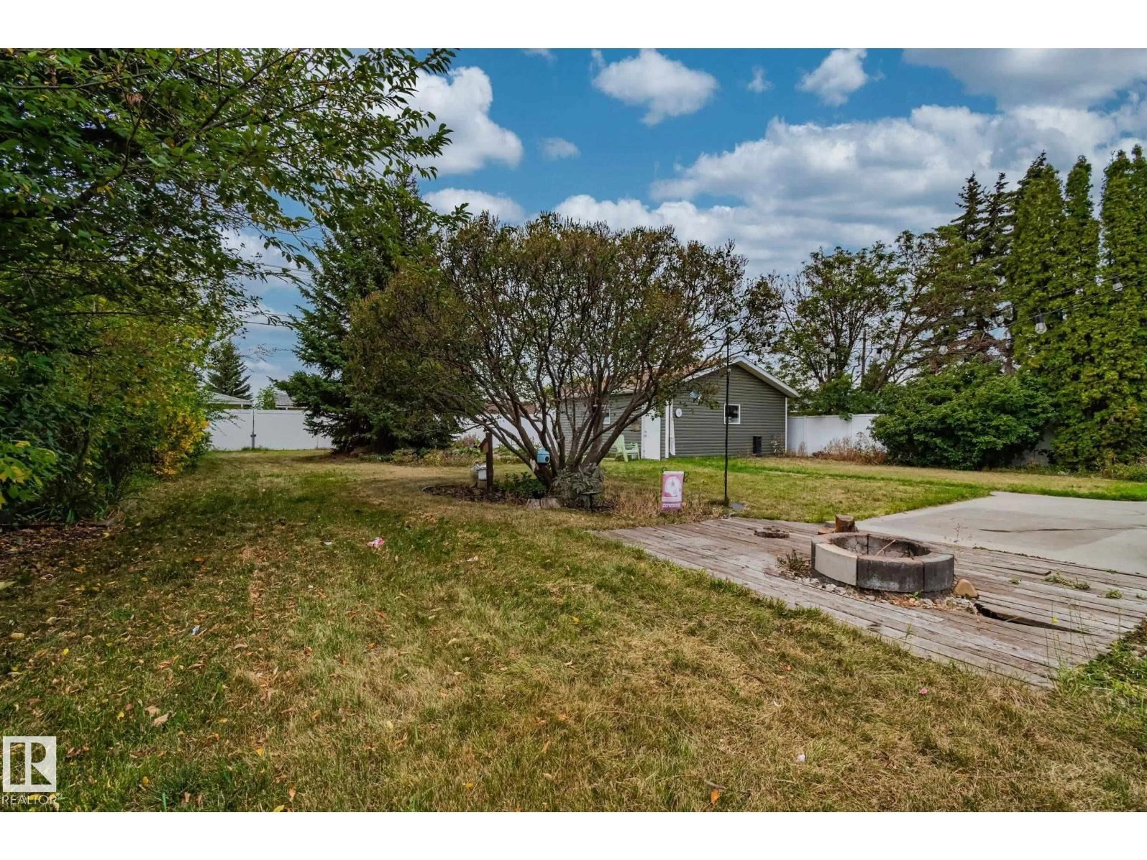 A pic from outside/outdoor area/front of a property/back of a property/a pic from drone, water/lake/river/ocean view for 10324 50 ST, Edmonton Alberta T6A2C4