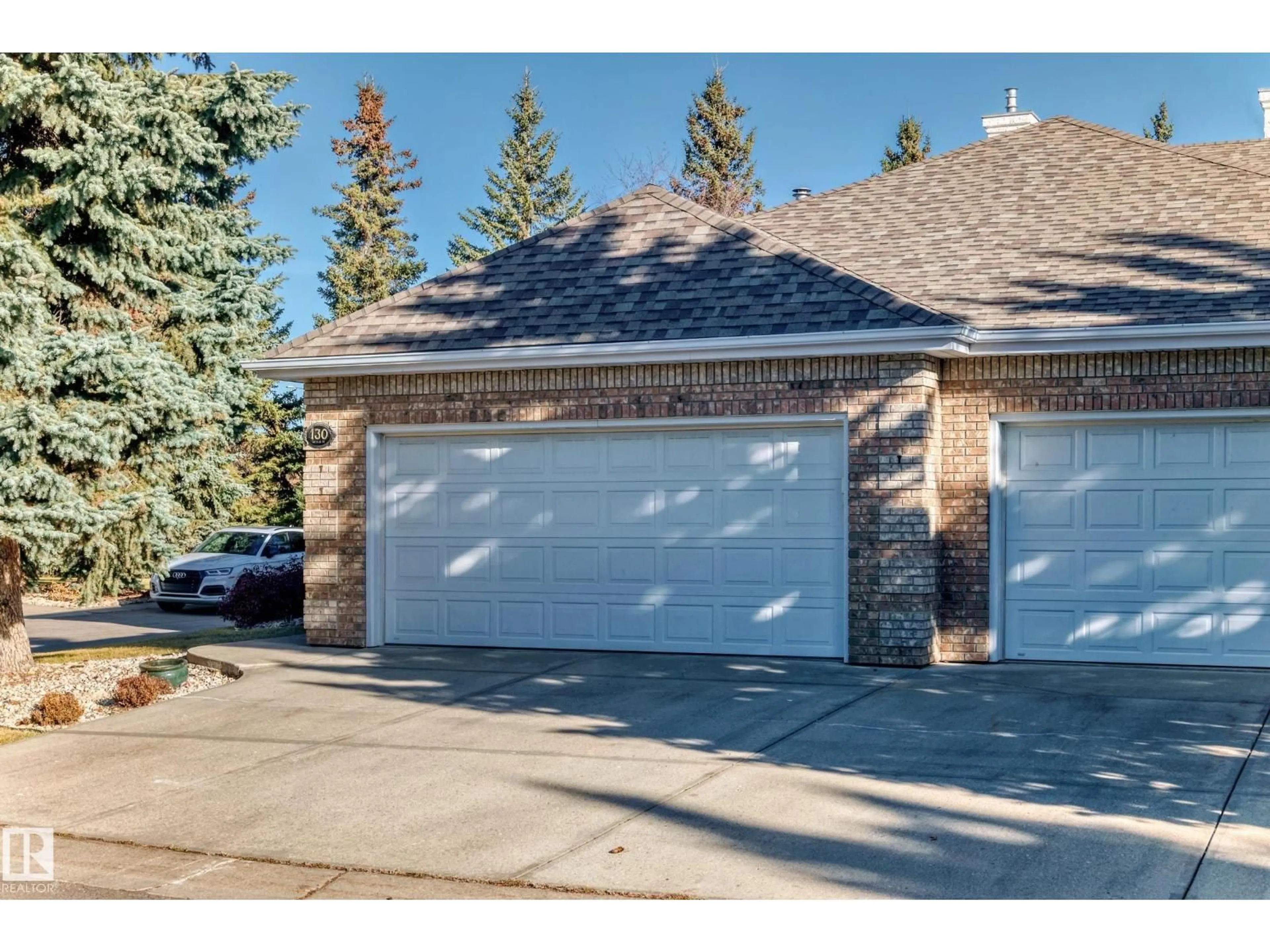 Indoor garage for 130 RABBIT HILL CO, Edmonton Alberta T6R2R3