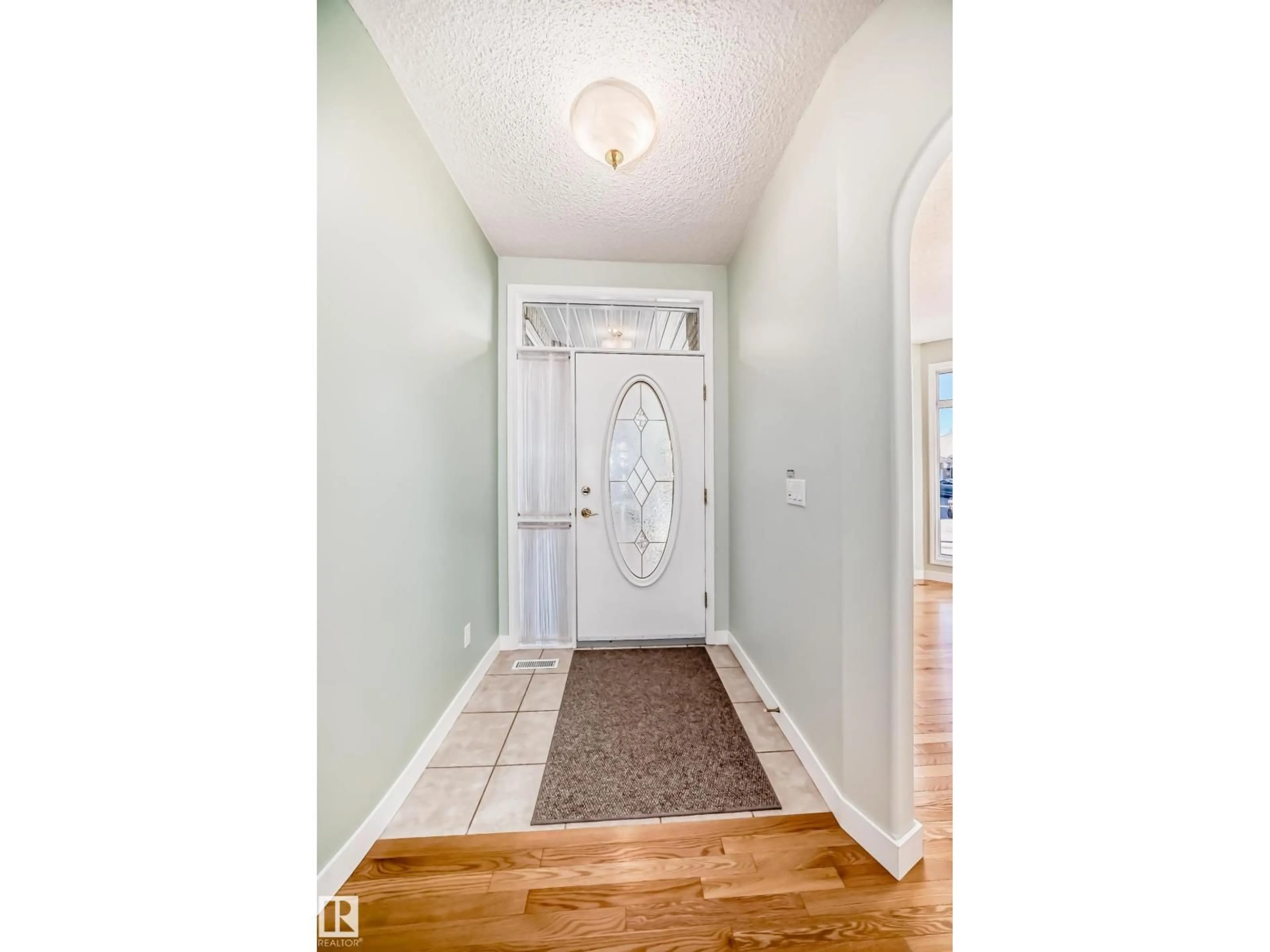 Indoor entryway for 130 RABBIT HILL CO, Edmonton Alberta T6R2R3